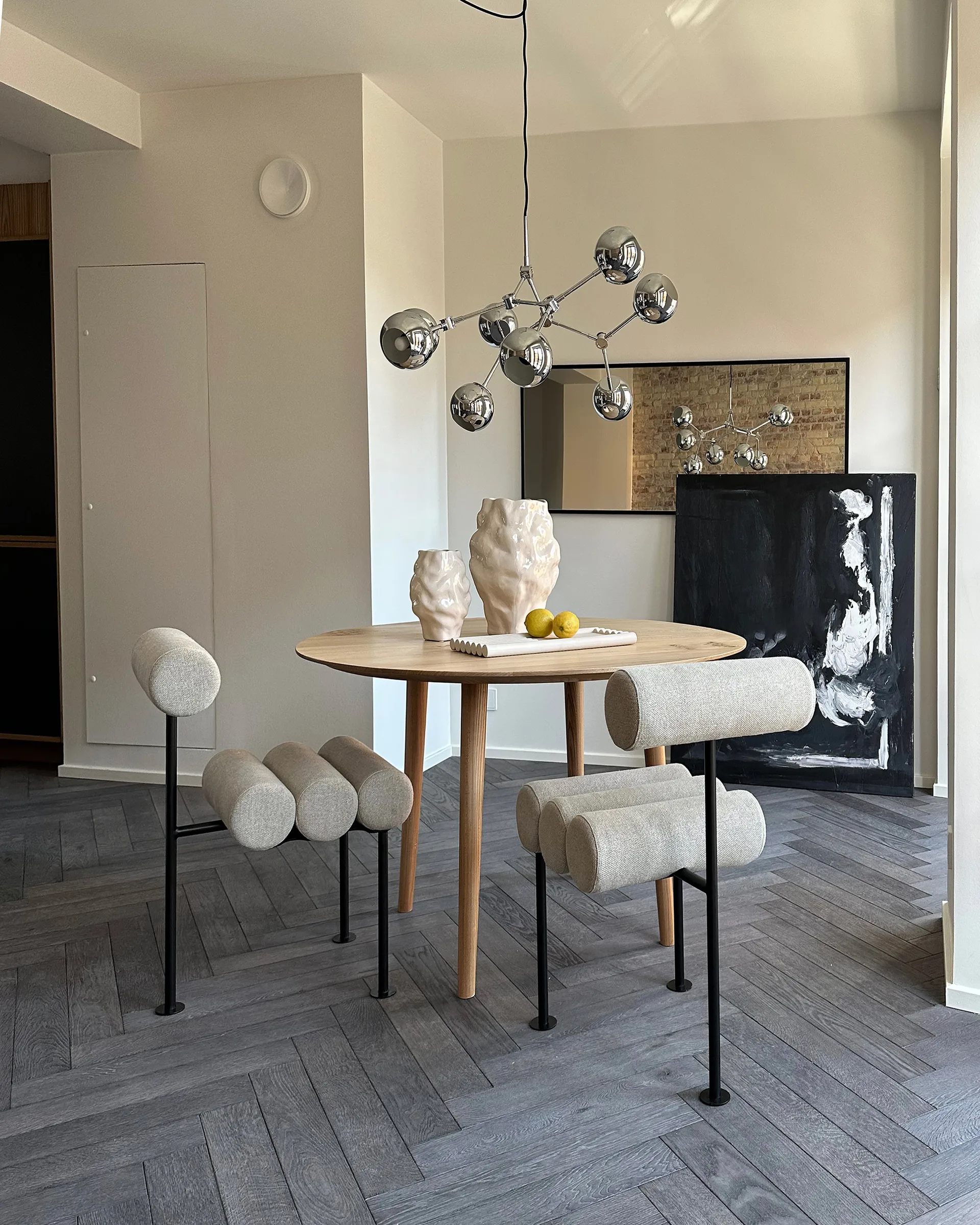 Sedia da pranzo Hiro, Struttura nera - sabbia 101 Copenhagen