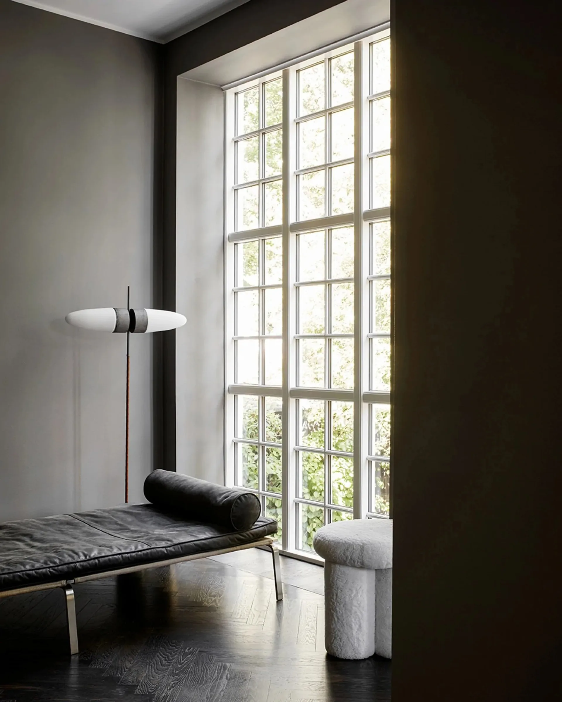 Sgabello Big Foot in pelle di pecora, Bianco sporco 101 Copenhagen