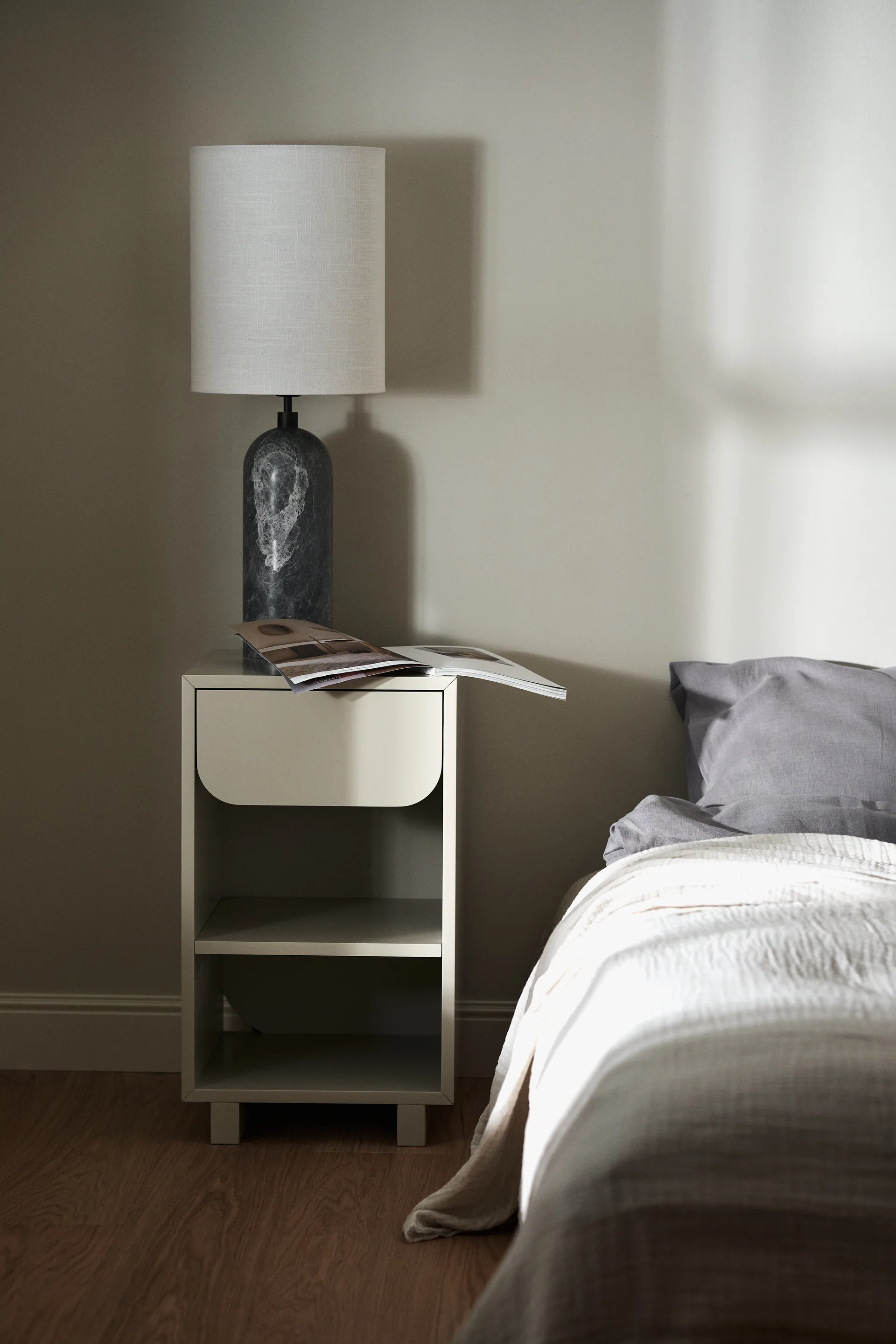 Comodino Vidja, Beige 1898