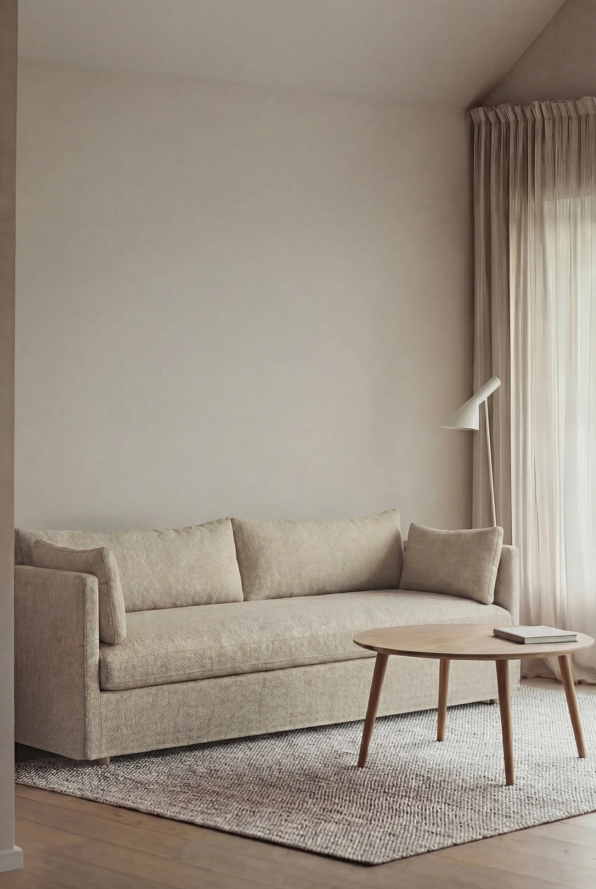 Divano Linnevik, Bern beige 0341-rovere oliato bianco, 4 sedute, con gonna 1898