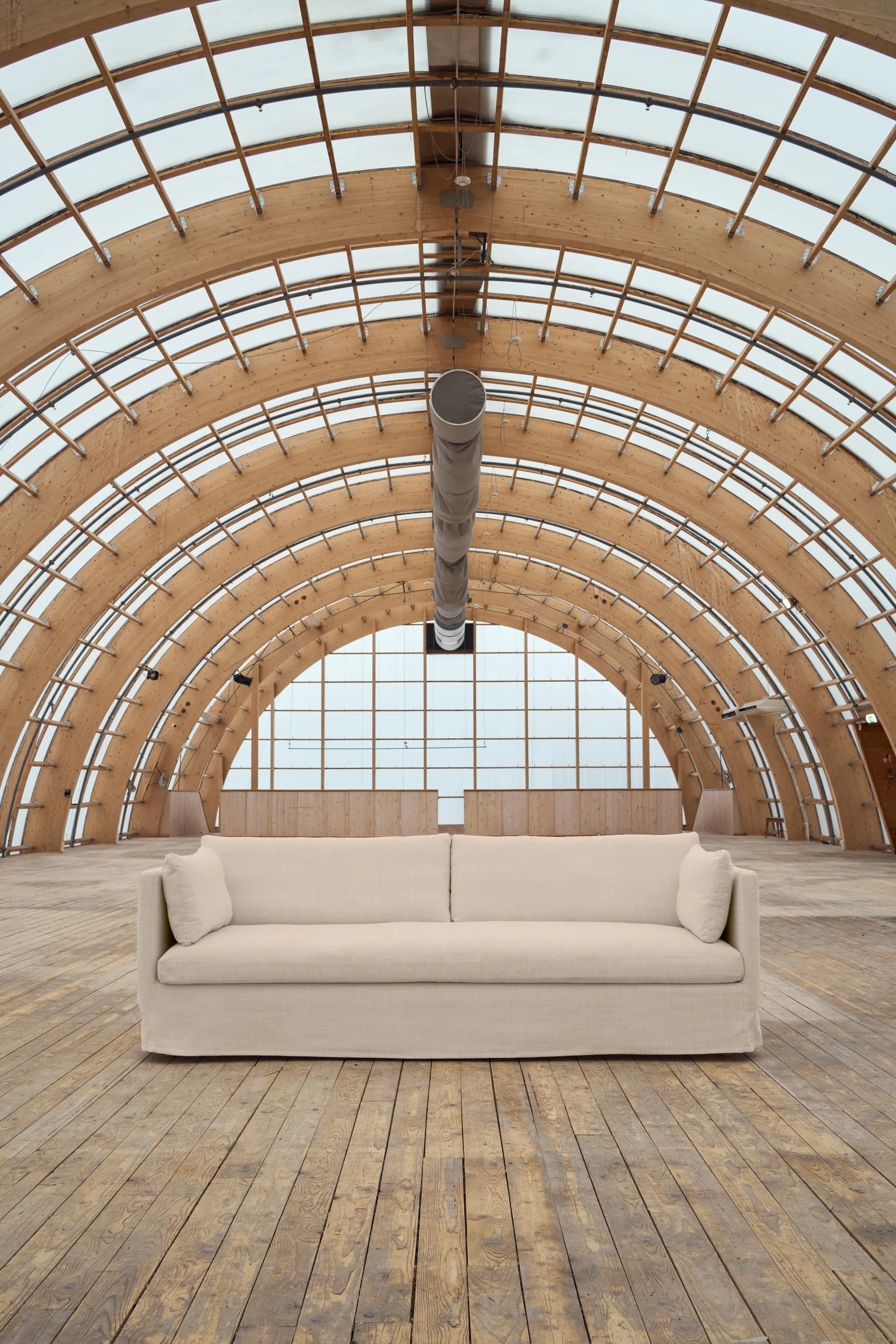 Divano Linnevik, Same Beige 6670-rovere oliato bianco, 4 sedute, con gonna 1898