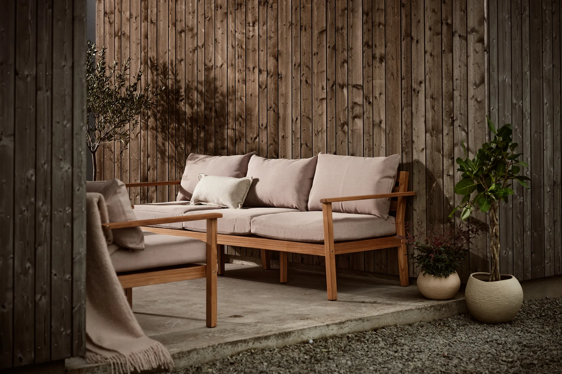 Divano Stockaryd a 3 posti in teak/beige,  1898