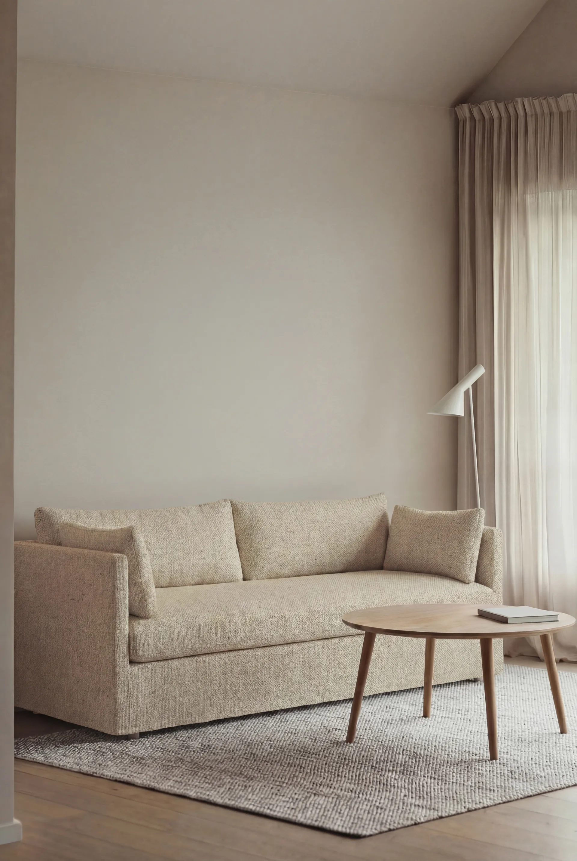 Linnevik divano, Bern Beige 0341-rovere oliato bianco, 3 sedute, con gonna 1898