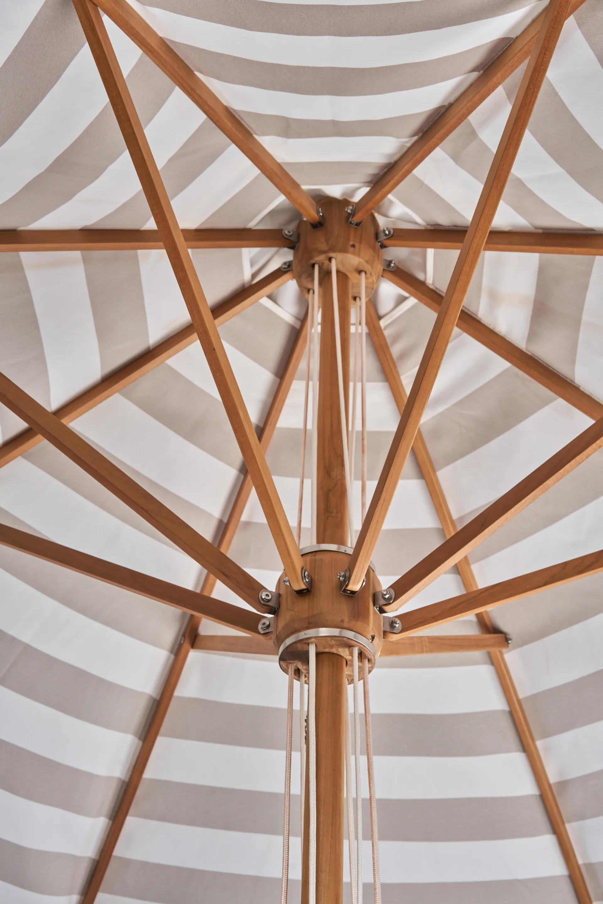 Parasole Hisshult Ø270 cm, Beige stripe-teak 1898
