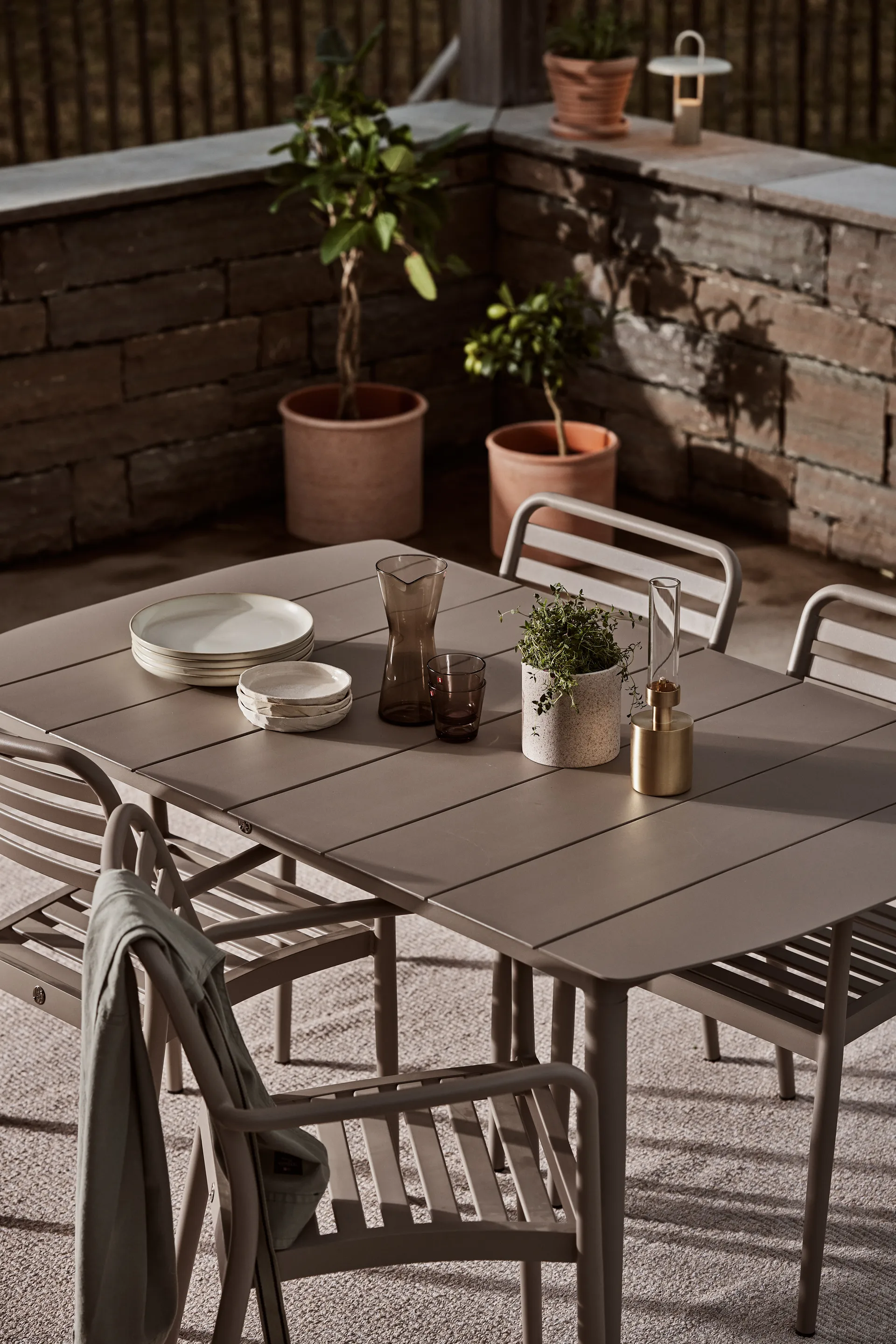 Sedia con braccioli Messina, Taupe 1898