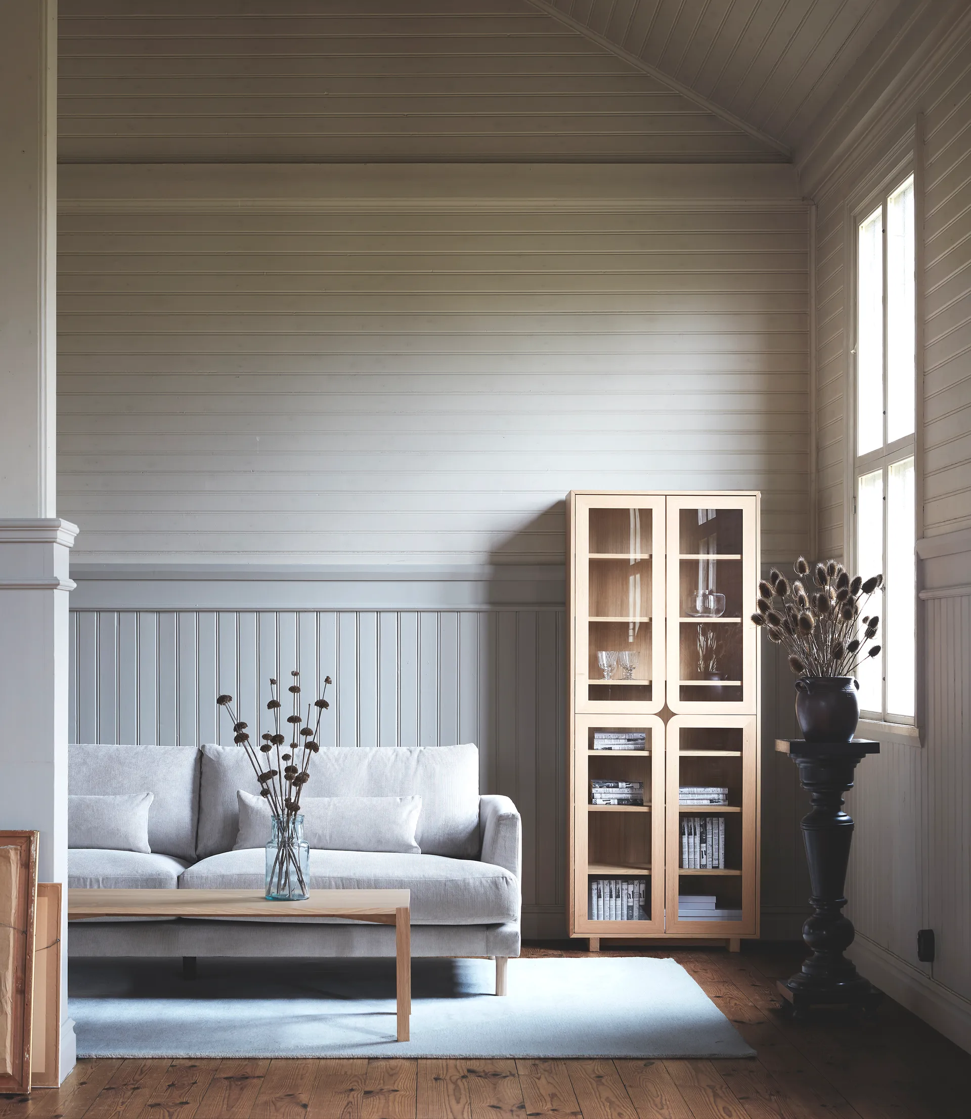 Vetrinetta alta Vidja, Rovere pigmentato bianco 1898