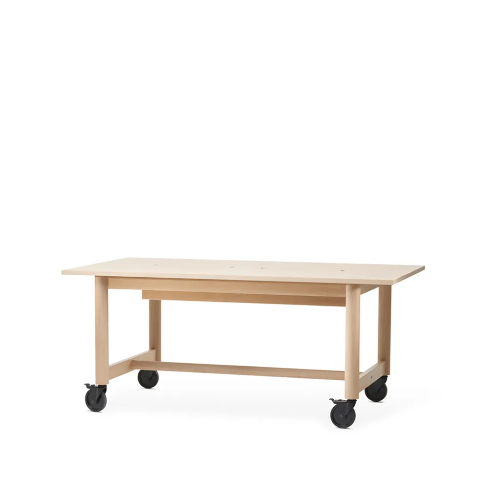 Scrivania Connect, Rovere oliato bianco, ruote nere, alt. 73 cm A2