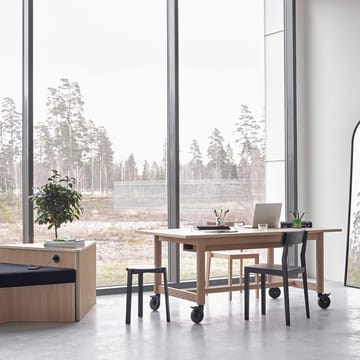 Scrivania Connect - Rovere tinto nero, ruote nere, alt. 90 cm - A2