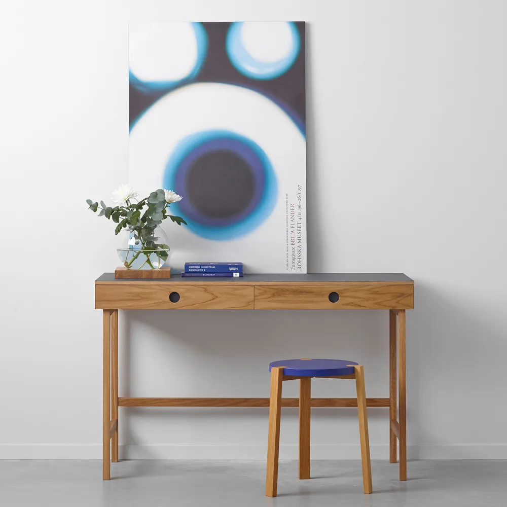 Scrivania Mind, linoleum nero, cassetti e gambe in rovere oliato bianco A2