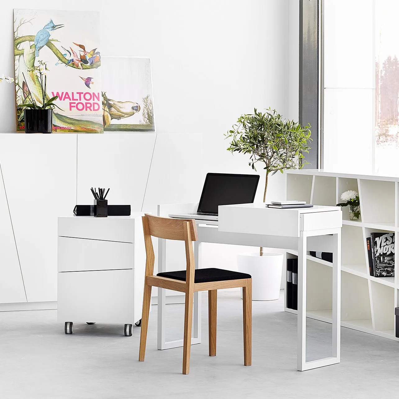 Tavolo da computer portatile Hidden, bianco A2