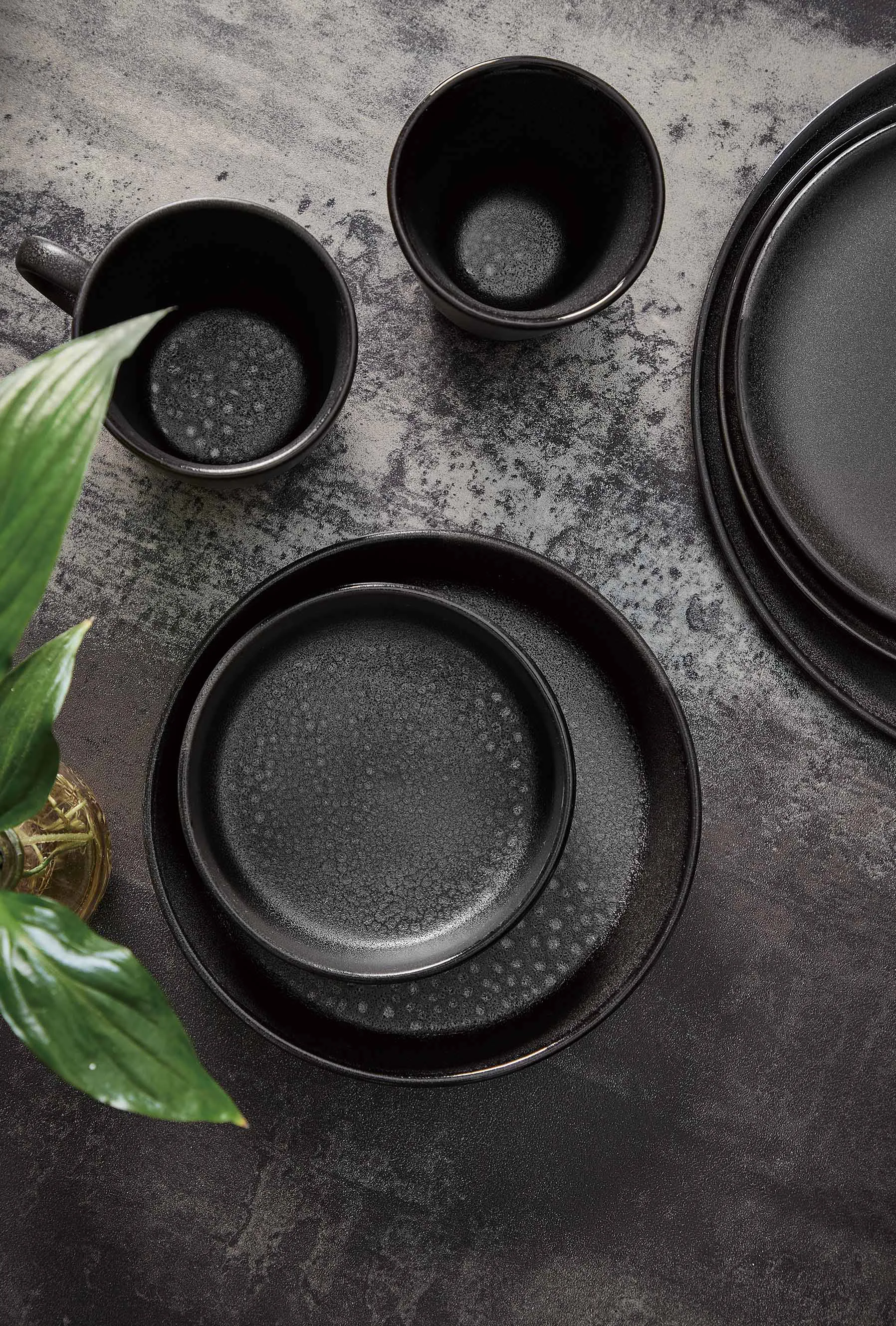 Piatto da zuppa Raw Ø 19,4 cm, Titanium black Aida