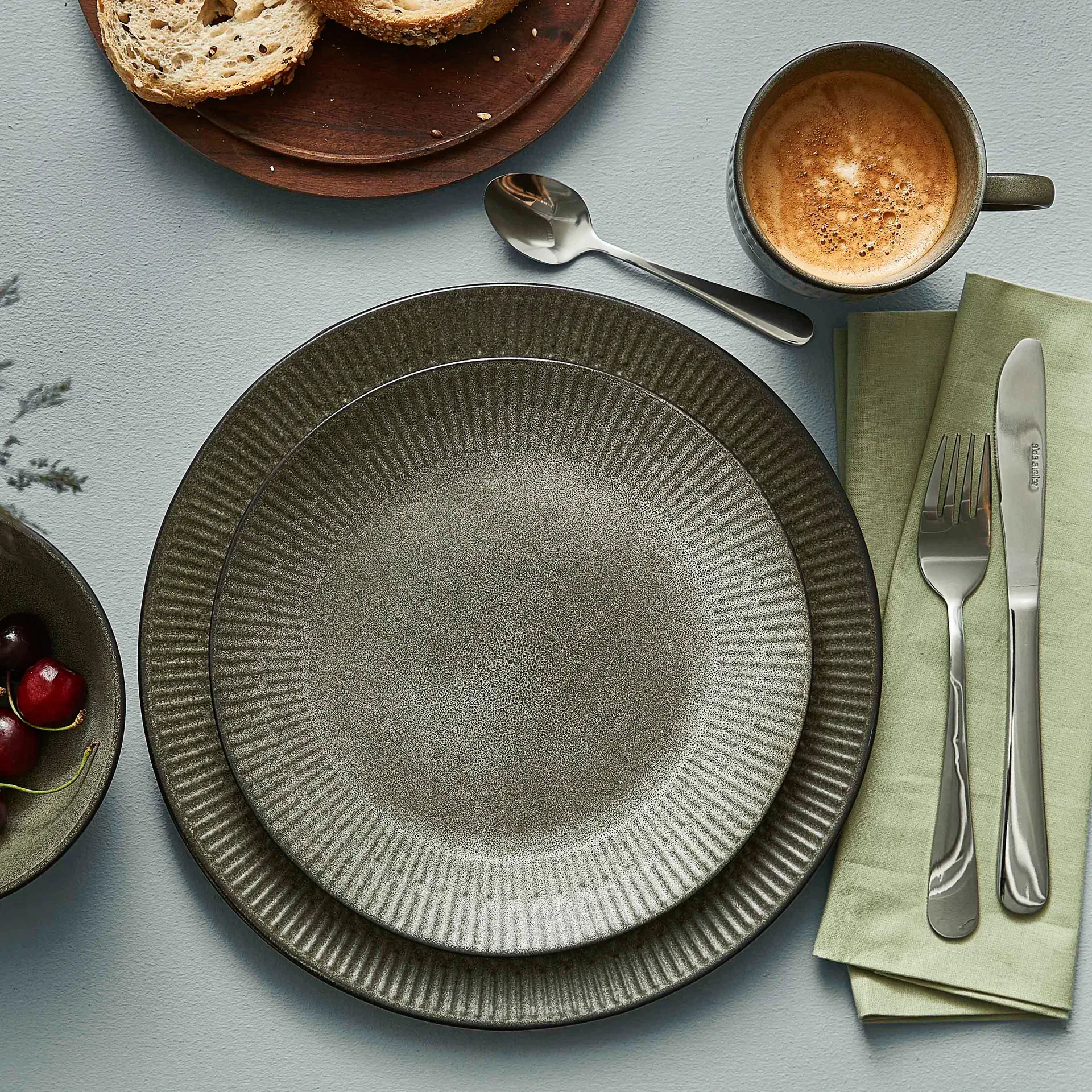 Piatto Relief 22 cm, grigio Aida