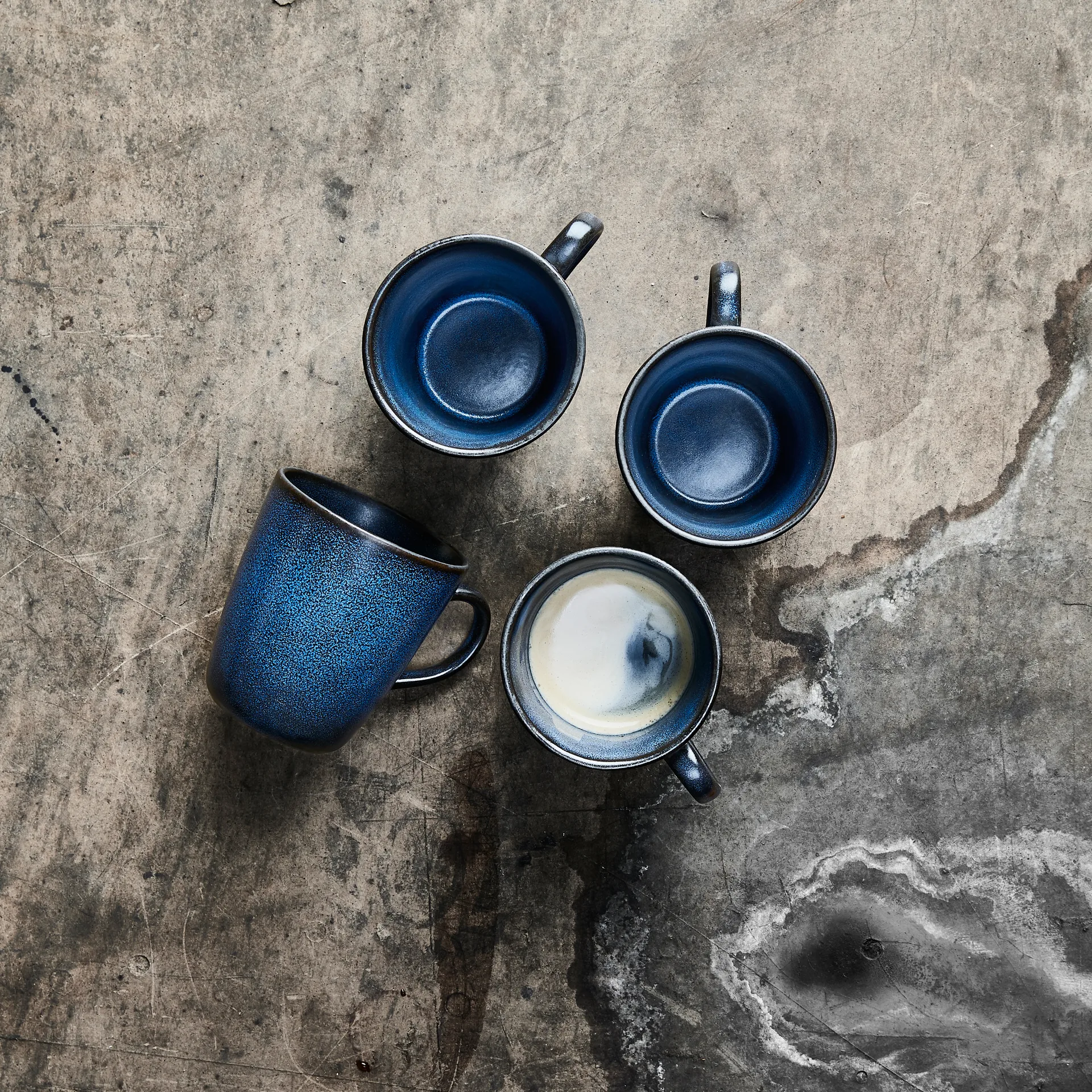 Tazza Raw con manico 35 cl confezione da 4, midnight blue Aida