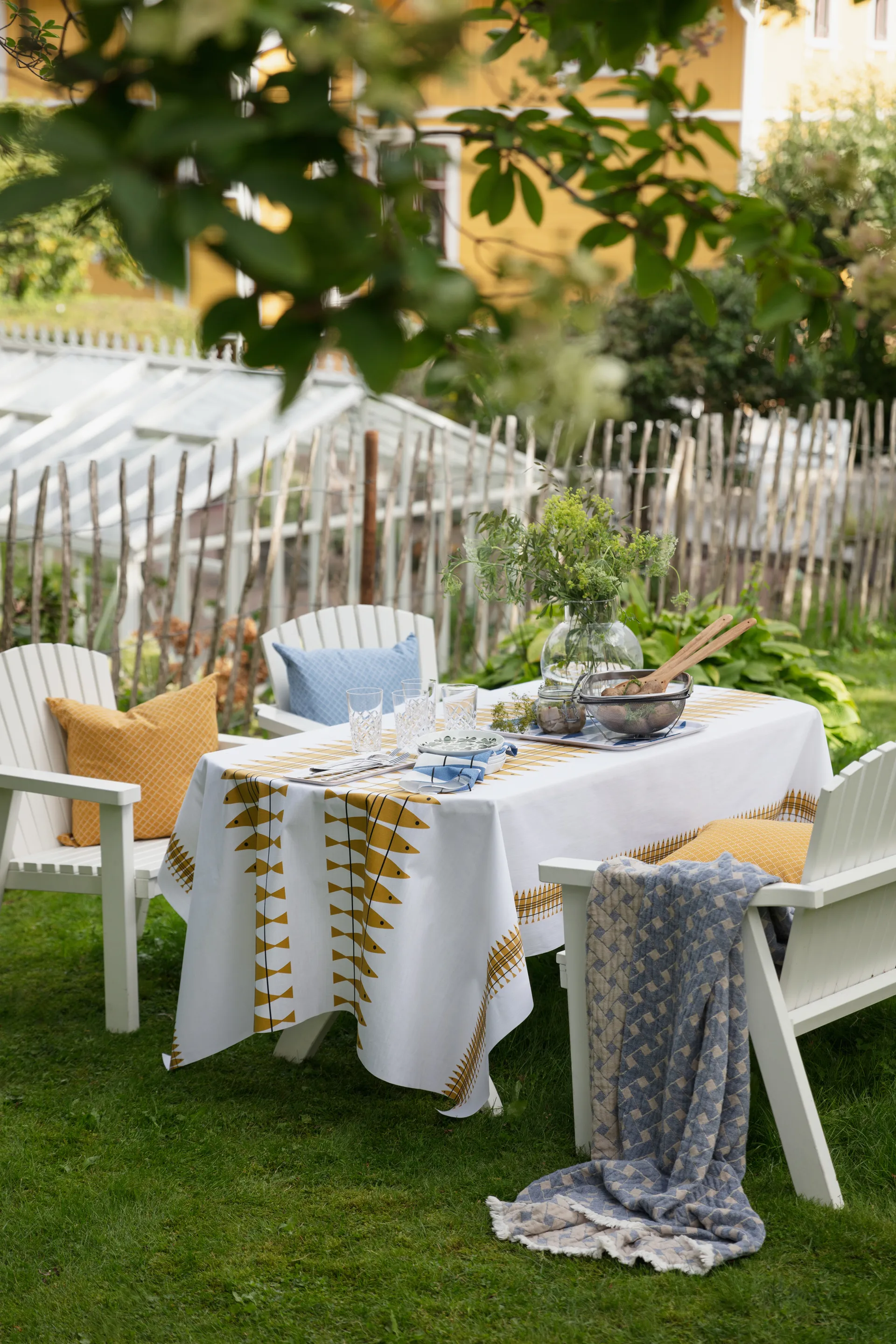 Coprucuscino Prickruta 47x47 cm, Ocra Almedahls