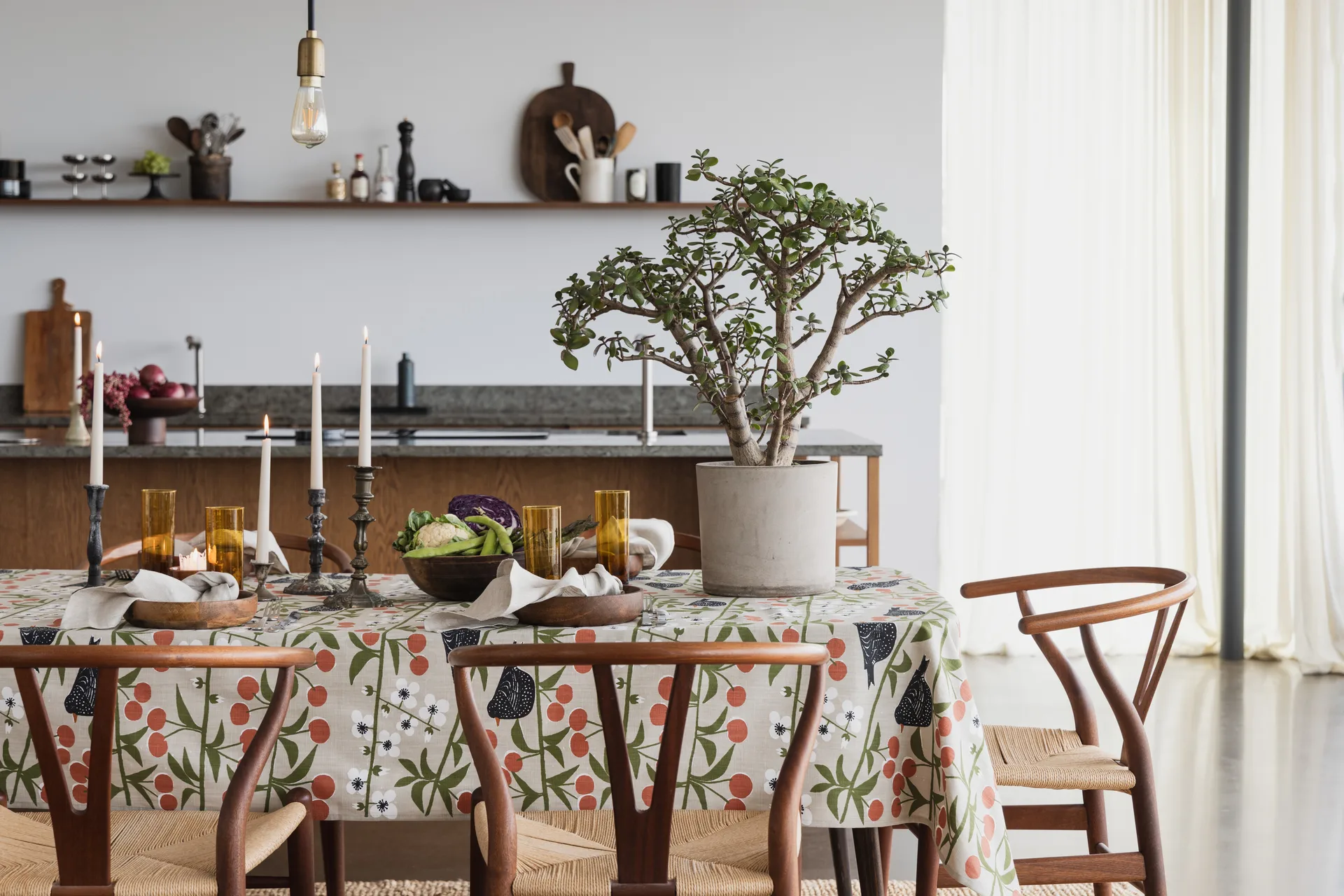 Tovaglia Körsbärsträdgården, Beige, 145x250 cm Almedahls