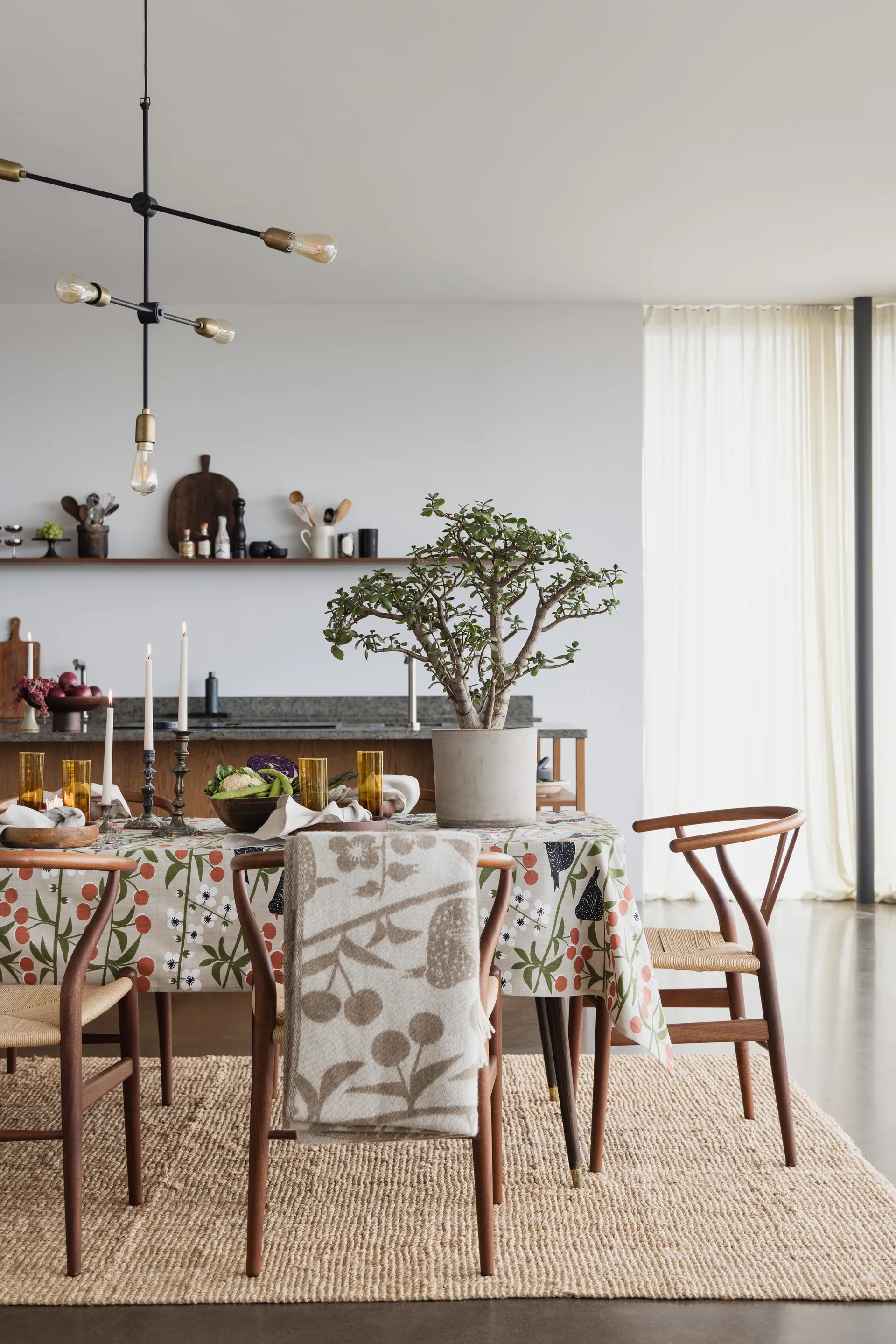 Tovaglia Körsbärsträdgården, Beige, 145x250 cm Almedahls