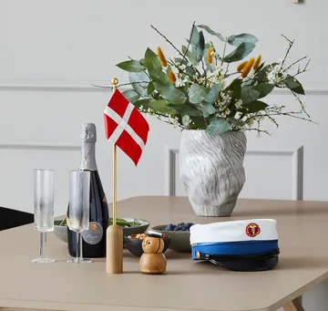 Bandiera Celebrating Denmark 40 cm - Oak-brass - Andersen Furniture