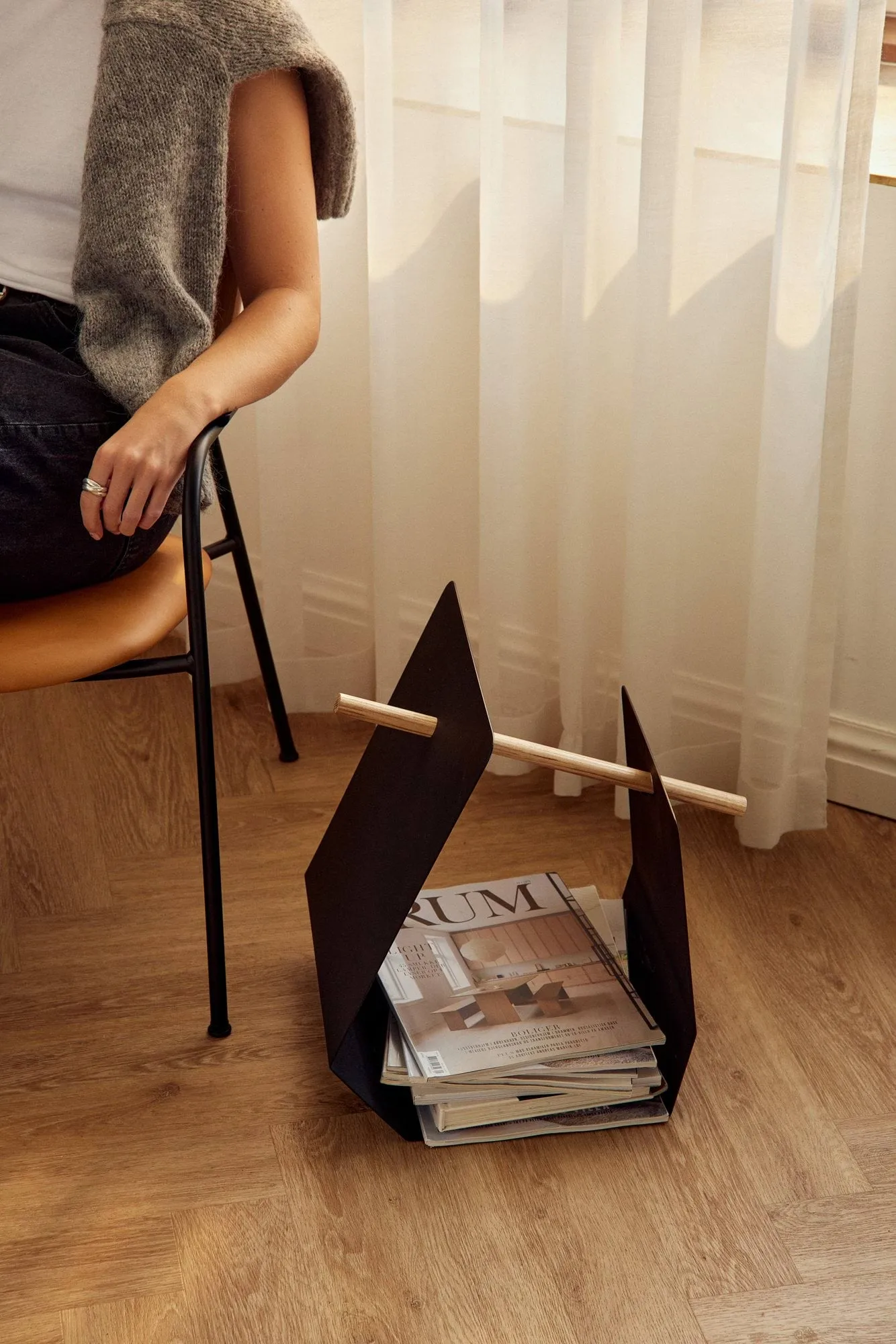 Edge portariviste, Black (nero) Andersen Furniture