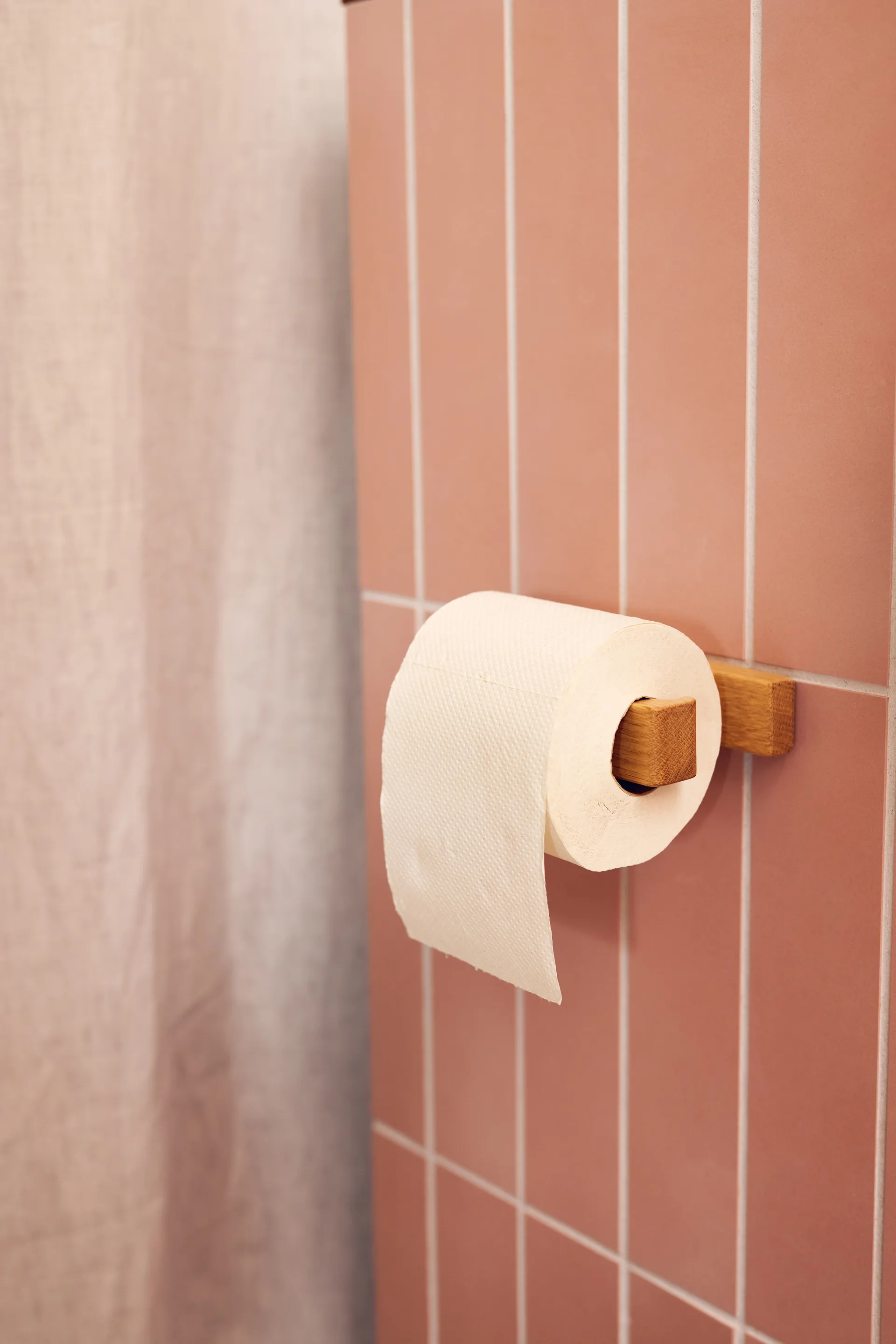 Portarotolo carta igienica Andersen, Lacquered oak Andersen Furniture