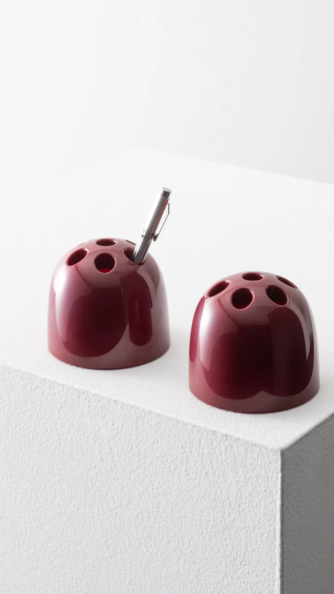 Dedalino portapenne, Ruby red Artemide