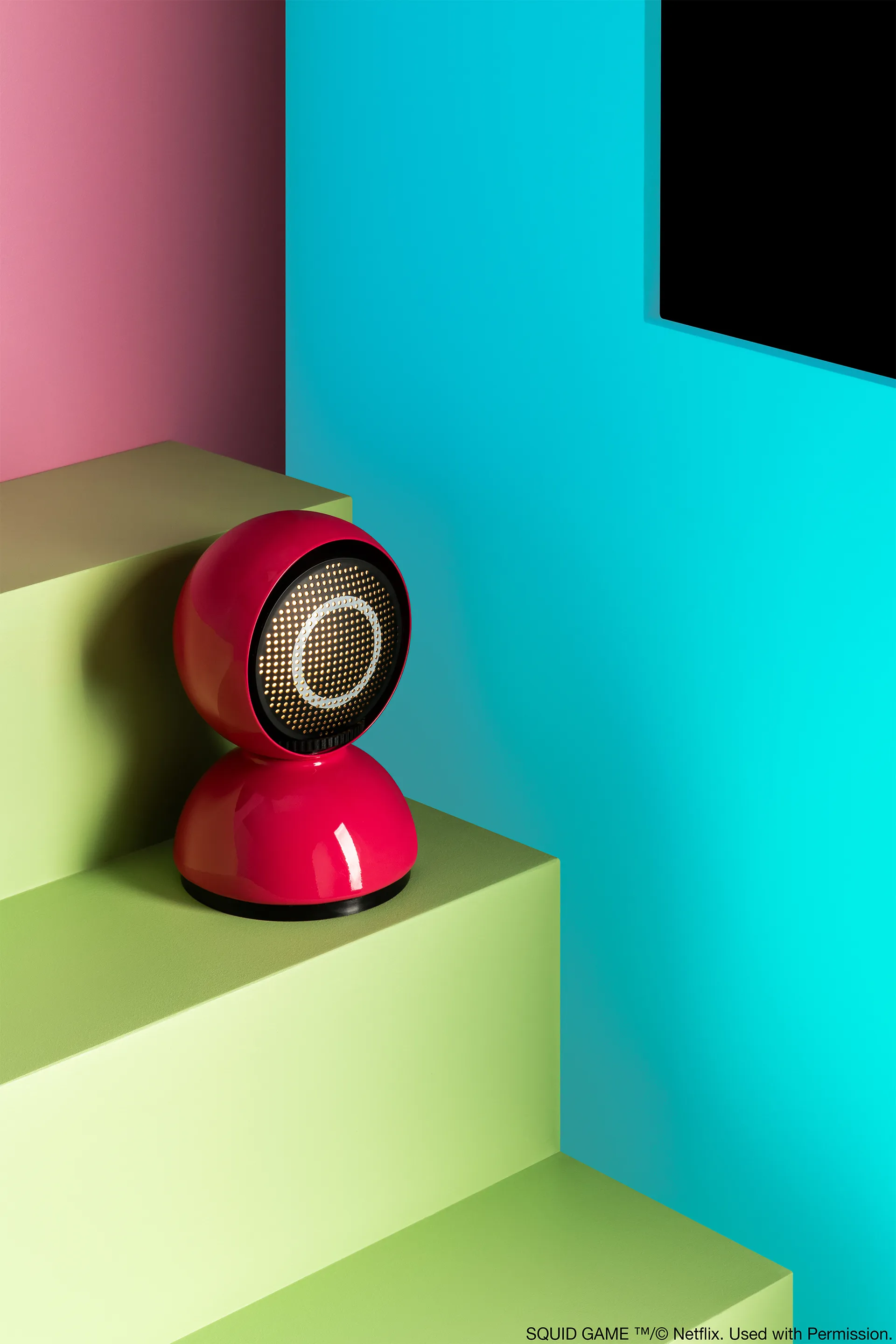 Eclisse x Squid Game lampada da tavolo Edizione Speciale, Guard pink Artemide