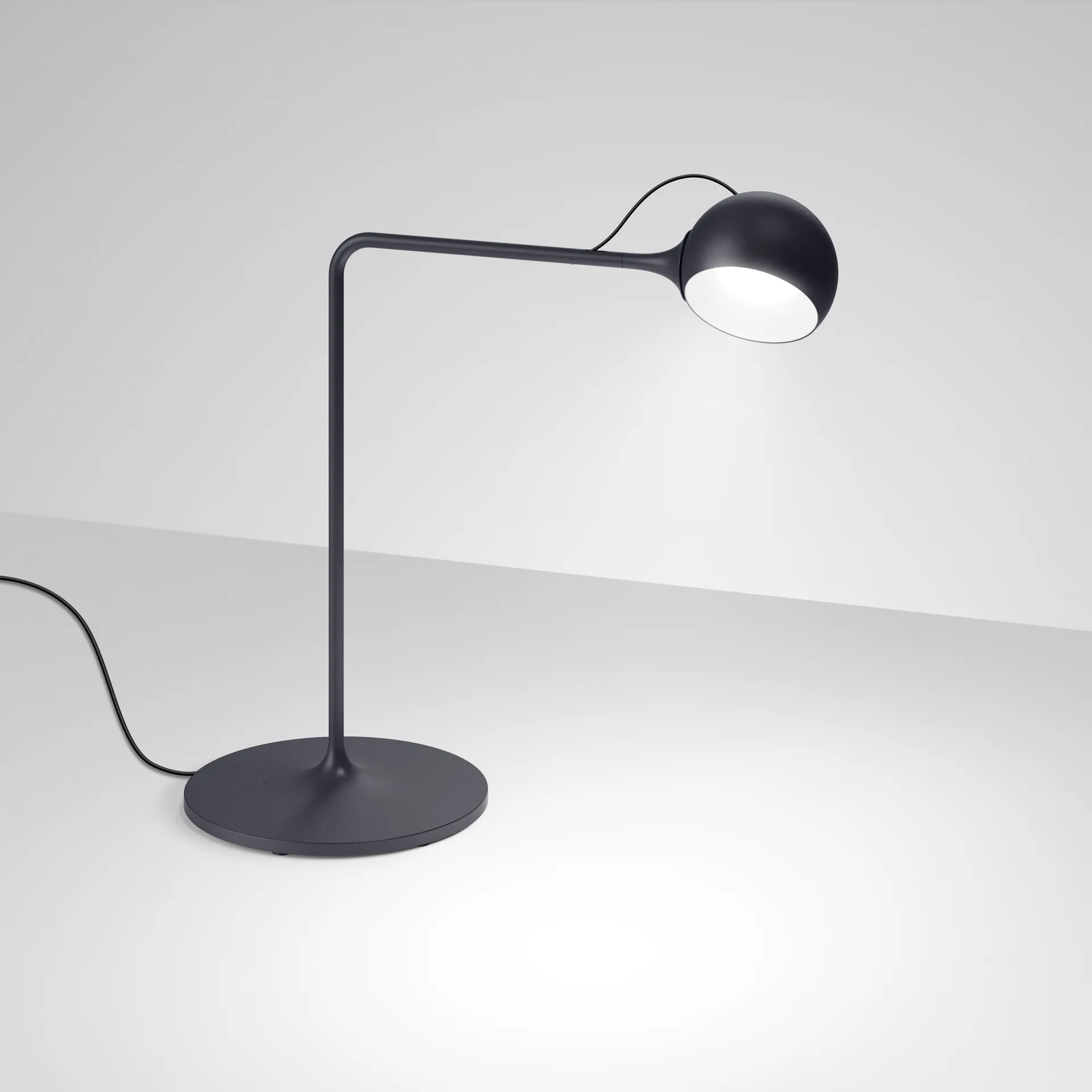 Lampada da tavolo Ixa, Antracite Artemide