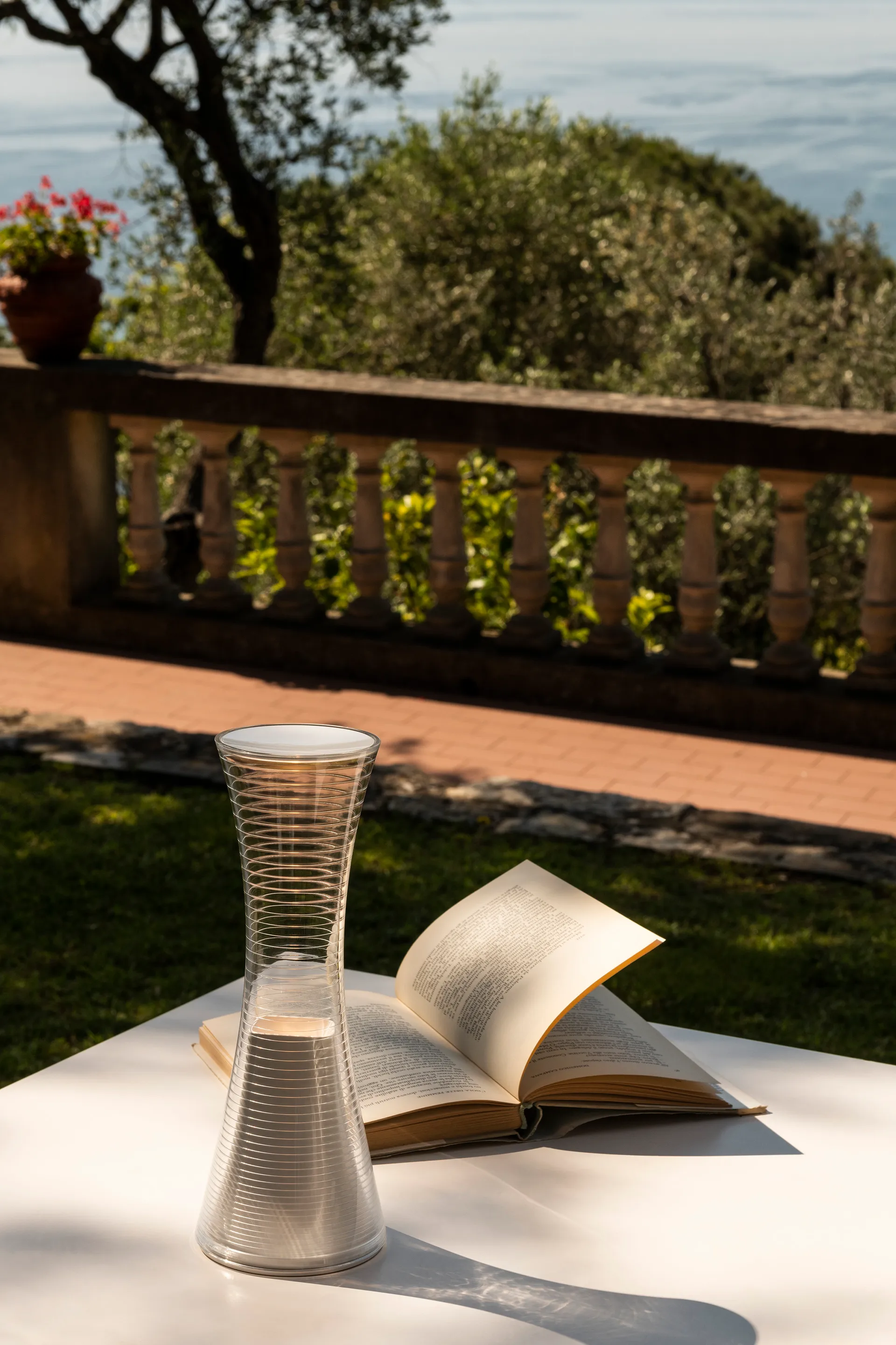 Lampada da tavolo portatile Come Together 26,5 cm, White Artemide