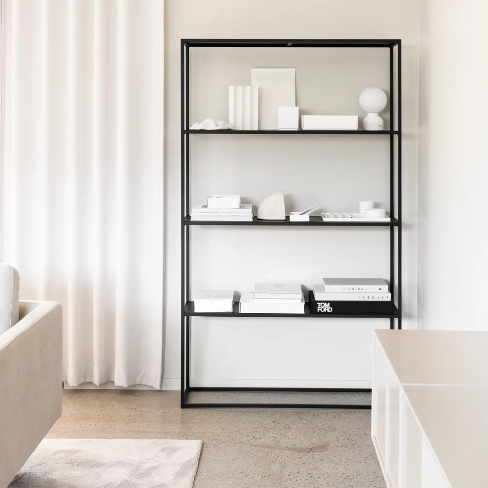 Lampada da tavolo Pluggie, nero, vetro opalino Ateljé Lyktan