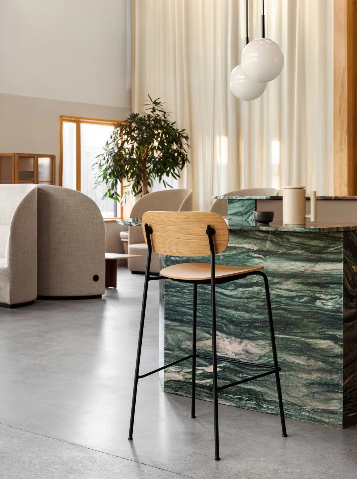 Co Bar Chair sedia da bar, Rovere-acciaio cromato, 65 cm Audo Copenhagen