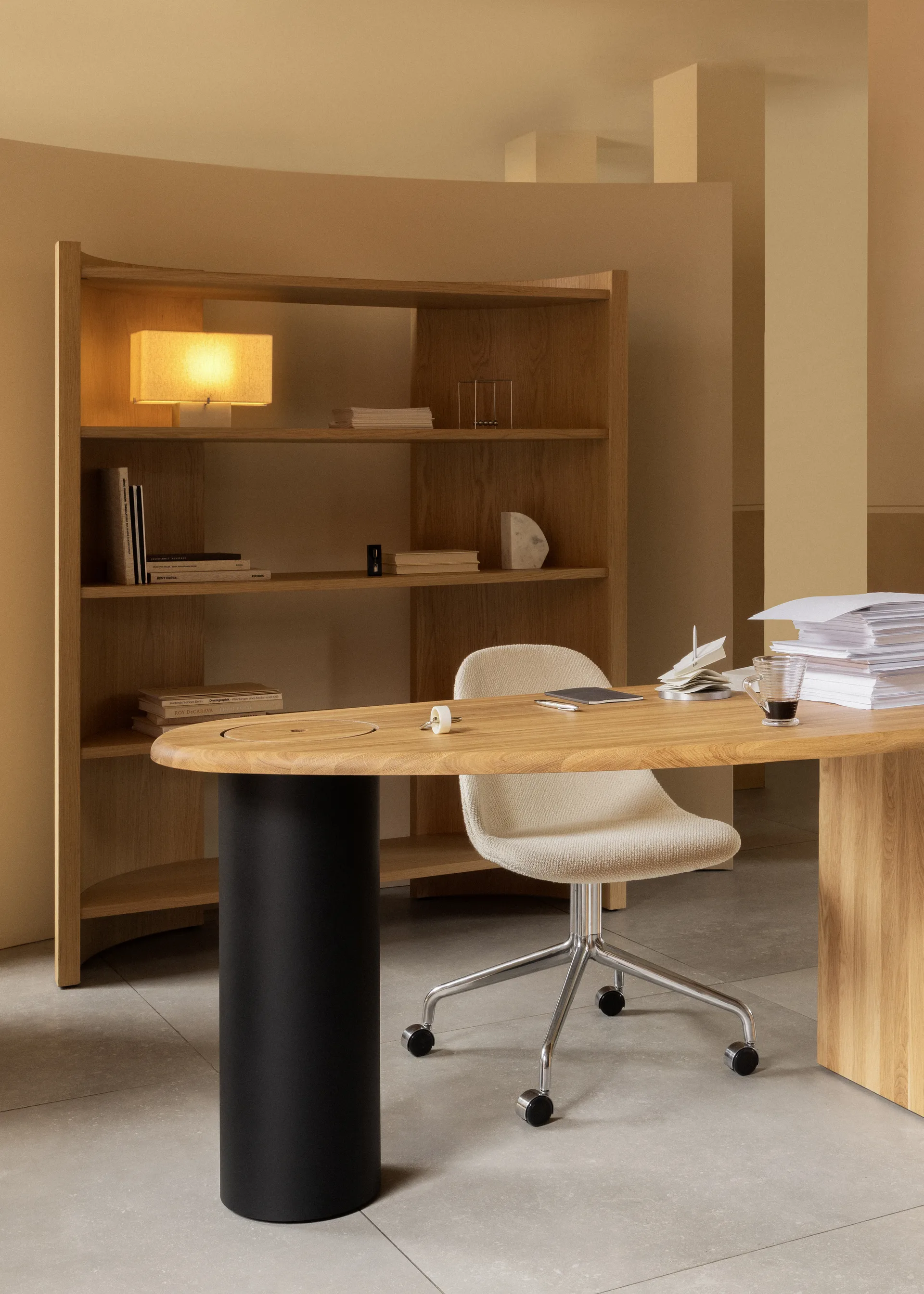 Crescent mensola, Rovere non trattato, 150x173 cm Audo Copenhagen