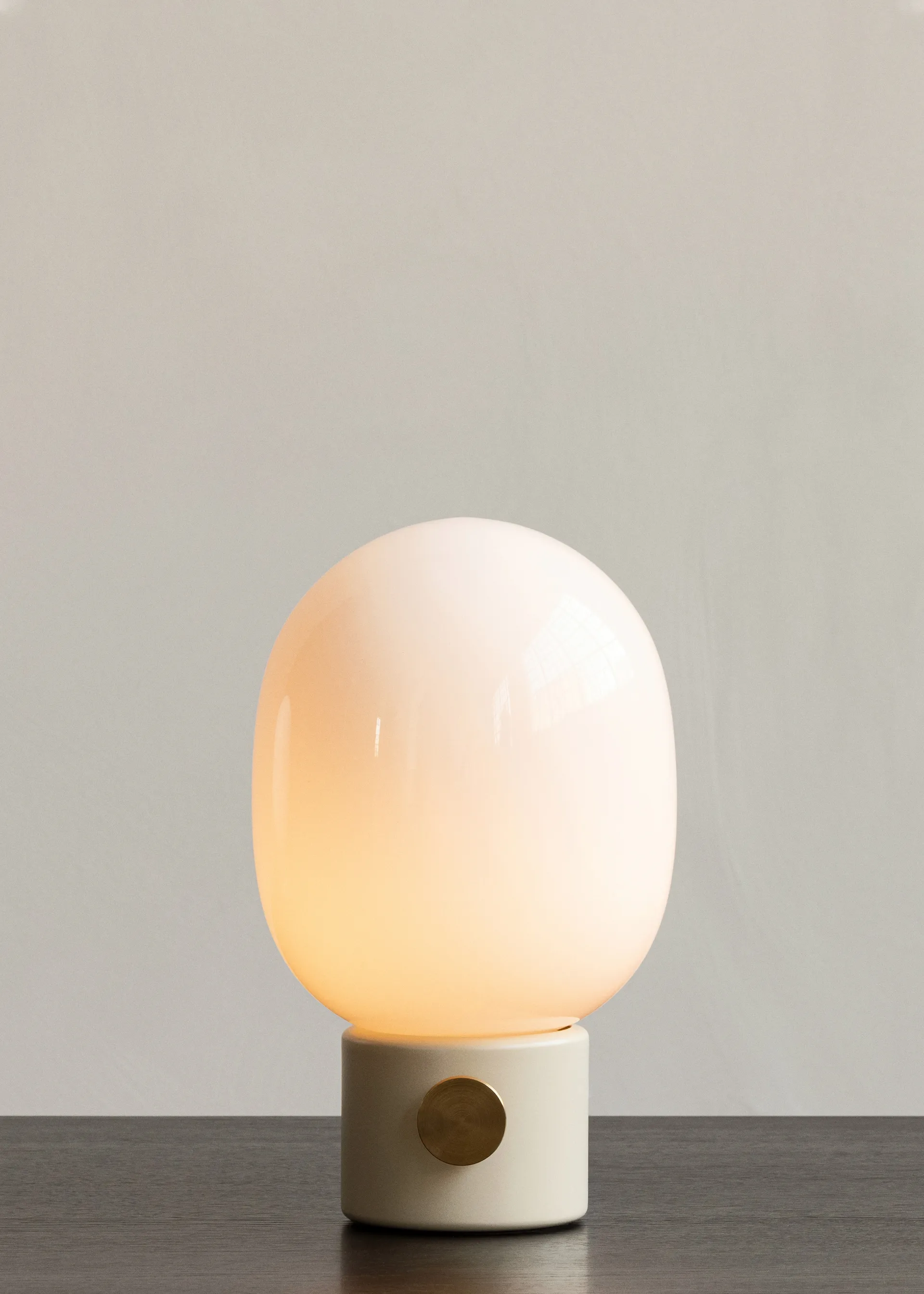 Lampada da tavolo JWDA, Alabaster white, Small Audo Copenhagen