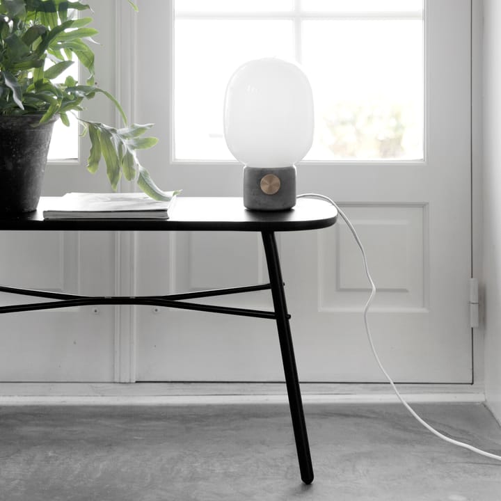 Lampada da tavolo JWDA, cemento-ottone Audo Copenhagen