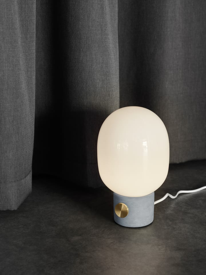 Lampada da tavolo JWDA, cemento-ottone Audo Copenhagen