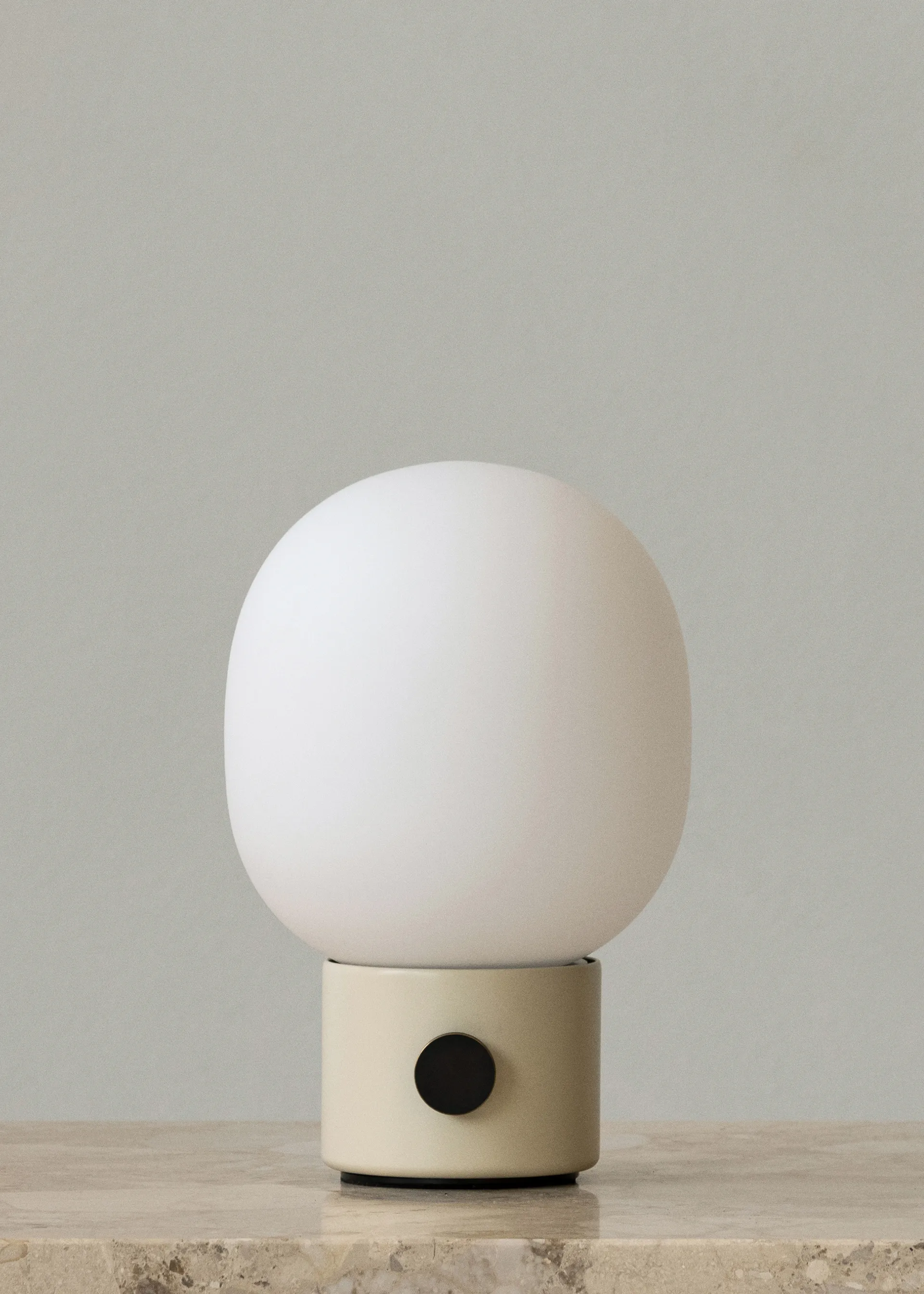 Lampada da tavolo JWDA portatile, Alabaster white Audo Copenhagen