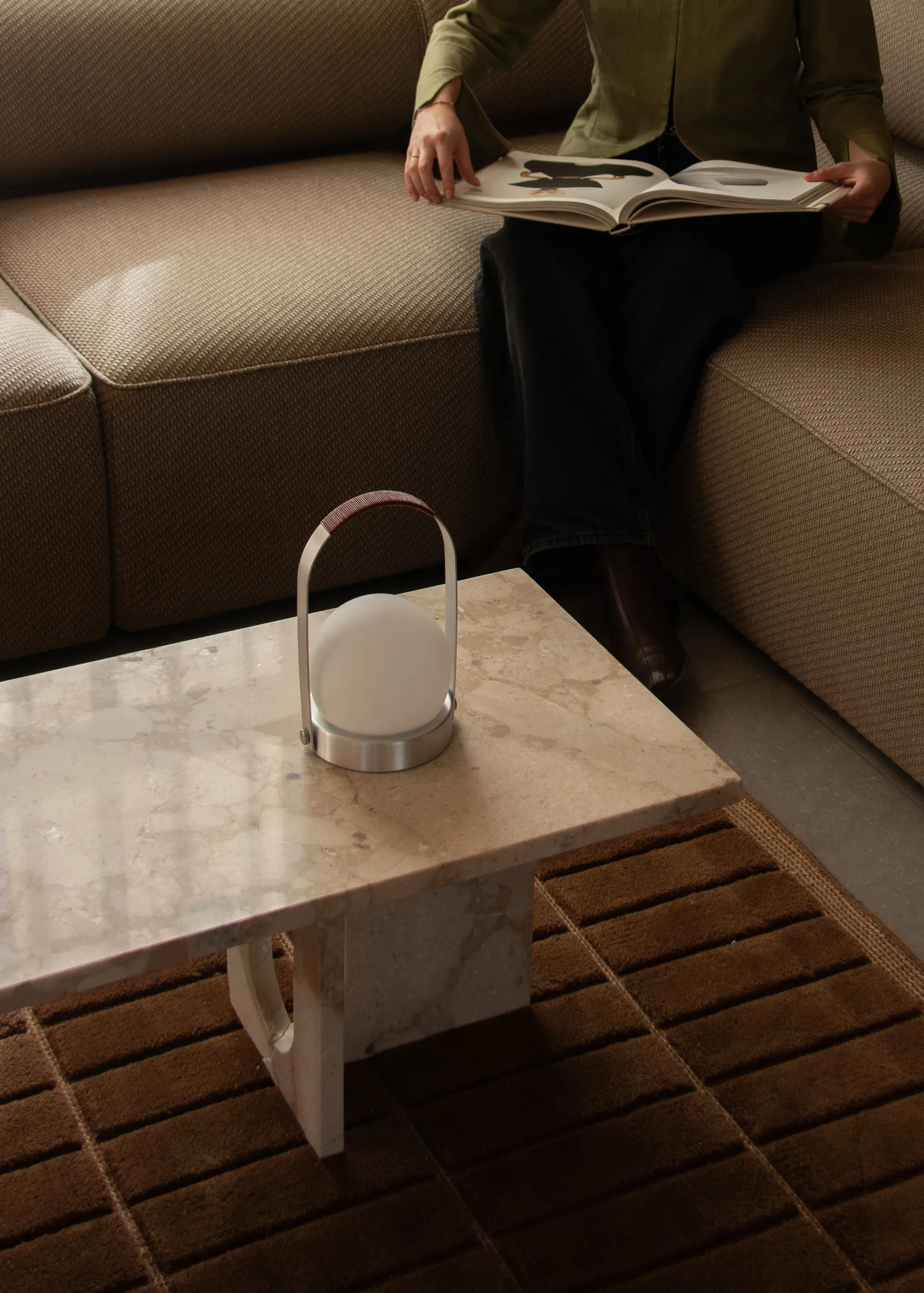 Lampada da tavolo portatile Carrie, Alluminio spazzolato Audo Copenhagen