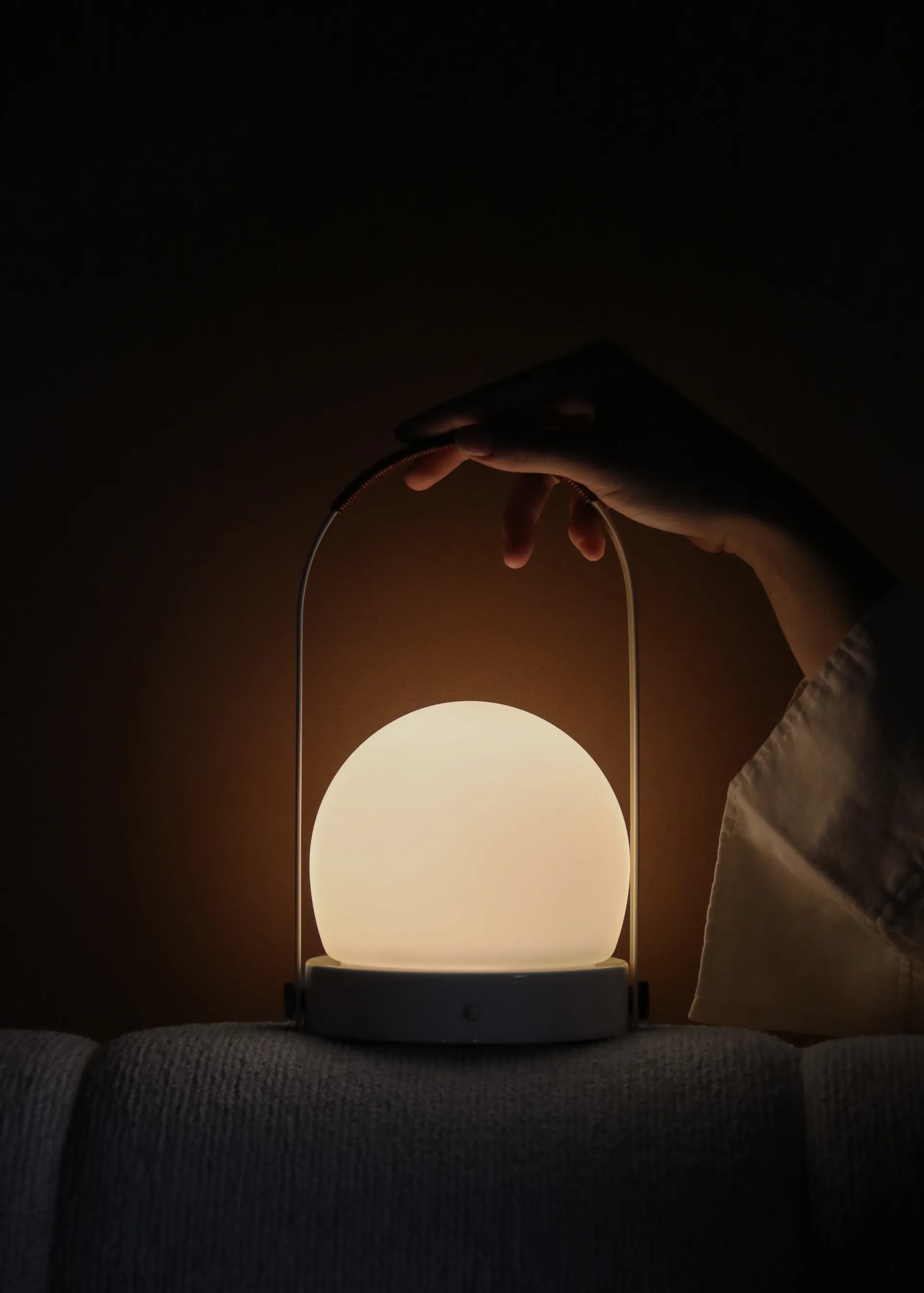 Lampada da tavolo portatile Carrie, Ivory Audo Copenhagen