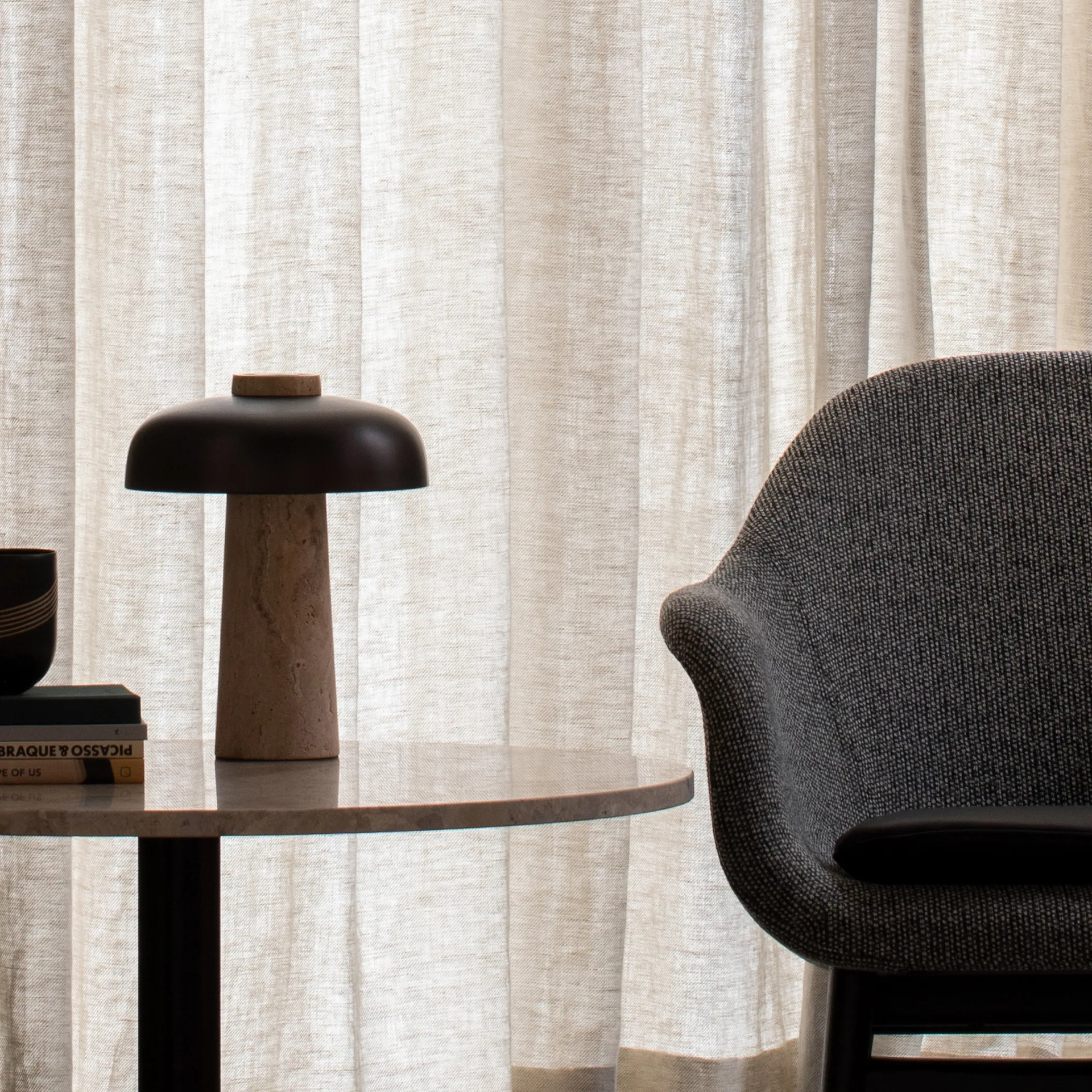 Lampada da tavolo Reverse 30 cm, travertino-ottone bronzato Audo Copenhagen