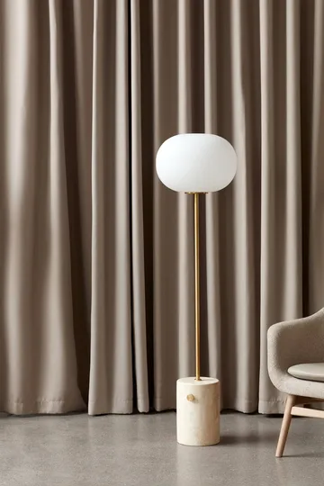 Lampada da terra JWDA - Travertino-ottone spazzolato, 130 cm - Audo Copenhagen