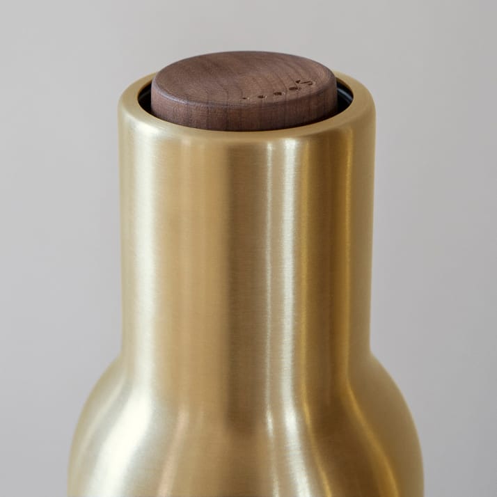 Macina spezie Bottle Grinder confezione da 2 metallo - ottone spazzolato (coperchio noce) - Audo Copenhagen