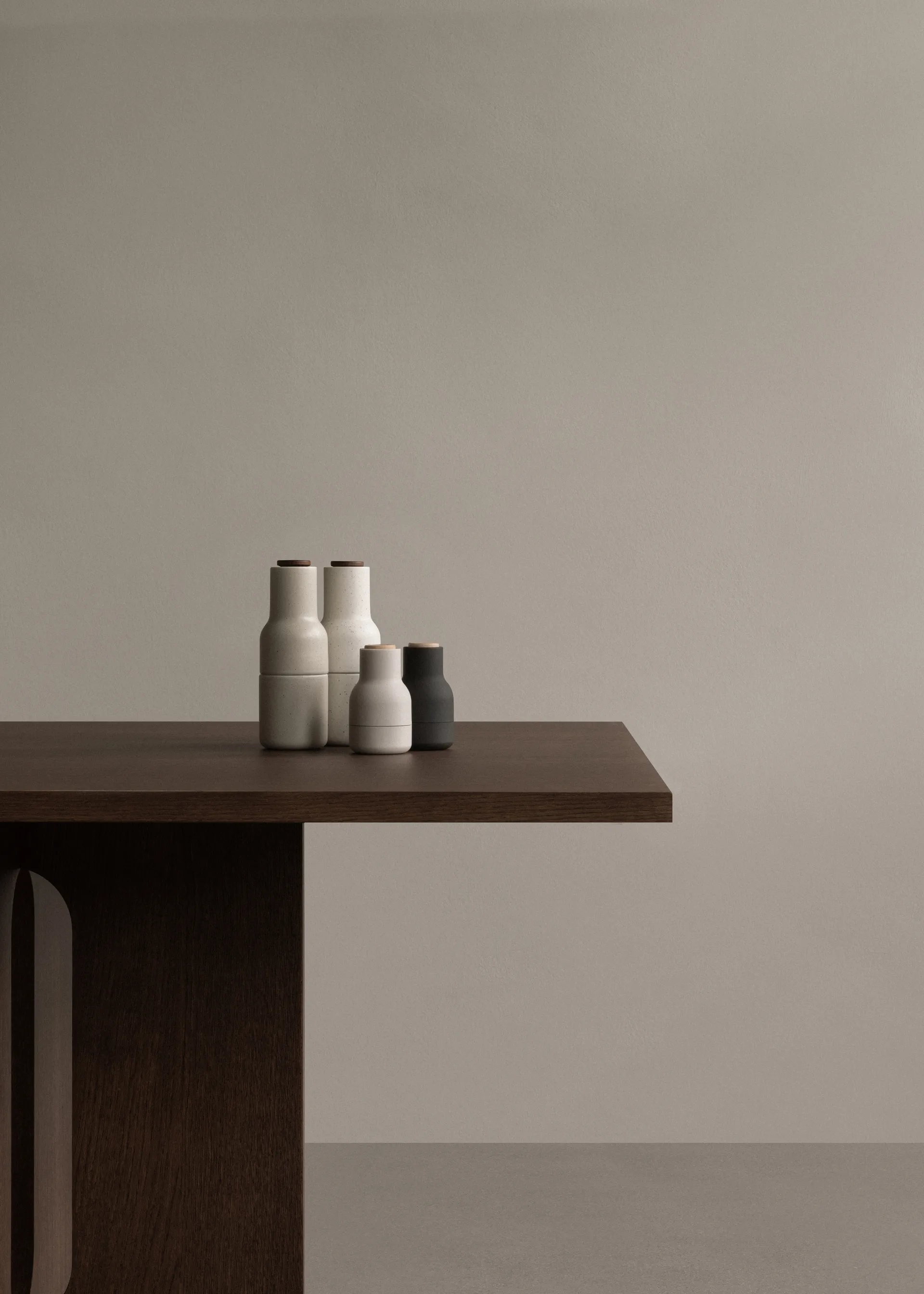 Macinaspezie Bottle Grinder piccolo, confezione da 2, Frassino, carbonio, faggio Audo Copenhagen