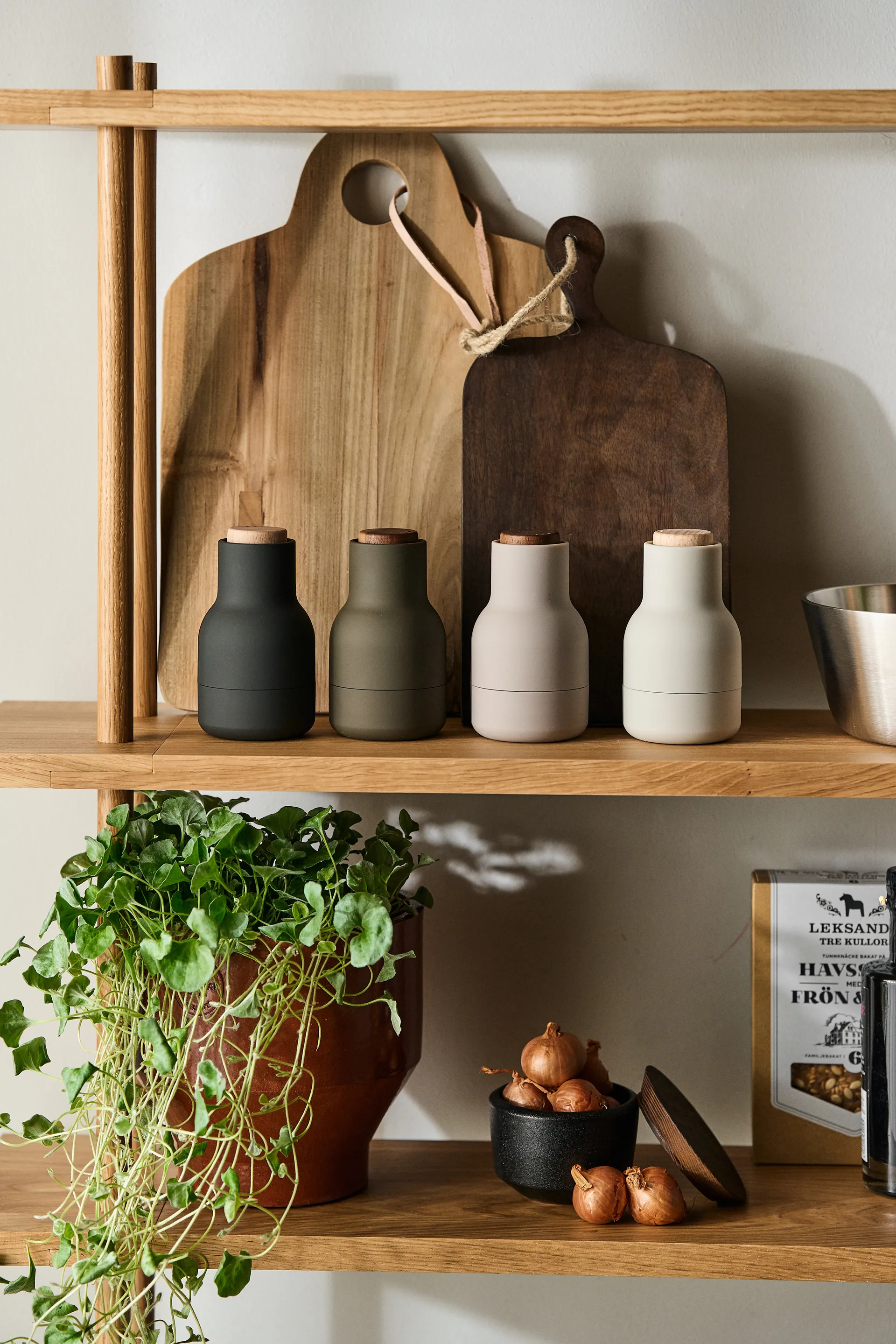 Macinaspezie Bottle Grinder piccolo, confezione da 2, Hunting green, beige, noce Audo Copenhagen