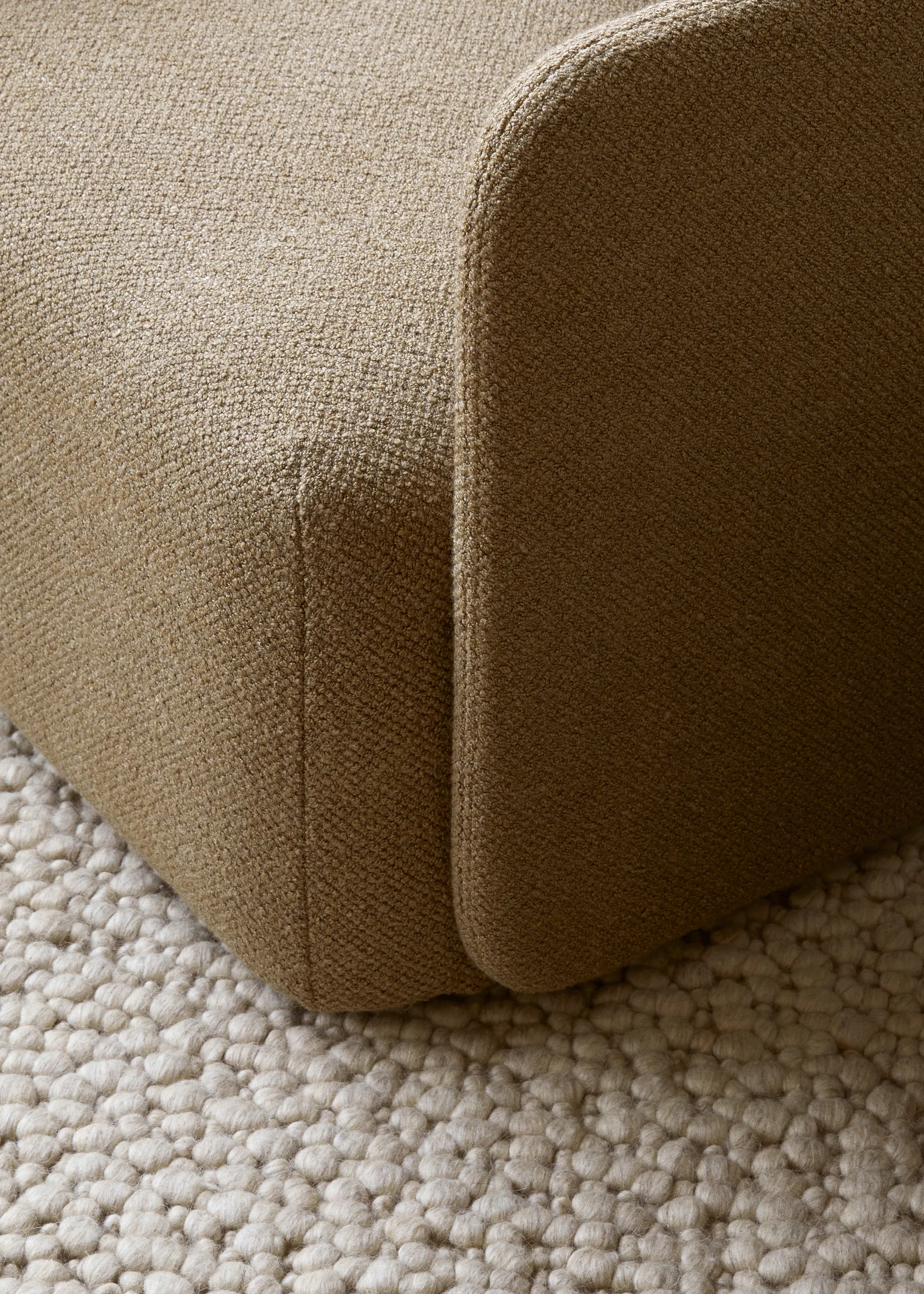 Poltrona Offset, Audo Bouclé 06 Oro Audo Copenhagen