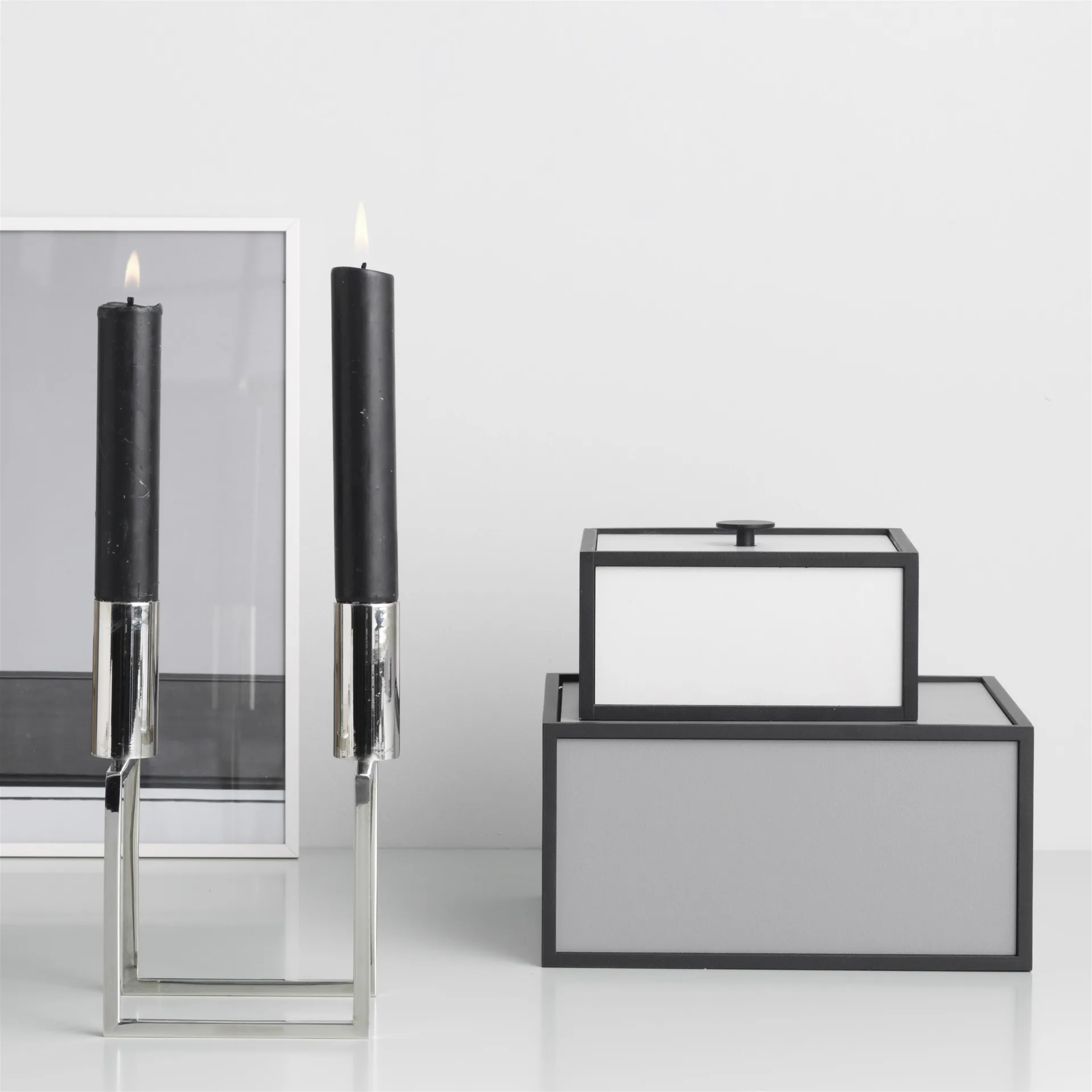 Scatola con coperchio Frame 14, grigio scuro Audo Copenhagen