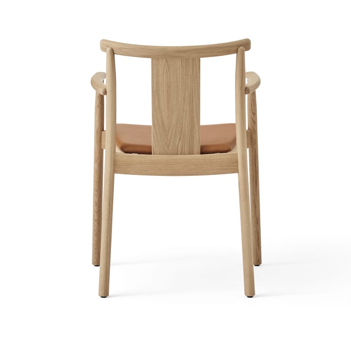 Sedia con braccioli e cuscino Merkur, Rovere, Dakar 0250 cognac Audo Copenhagen