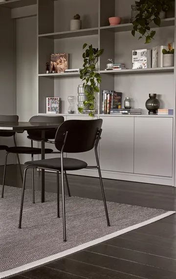 Sedia da pranzo Co con gambe nere - Rovere nero - Audo Copenhagen