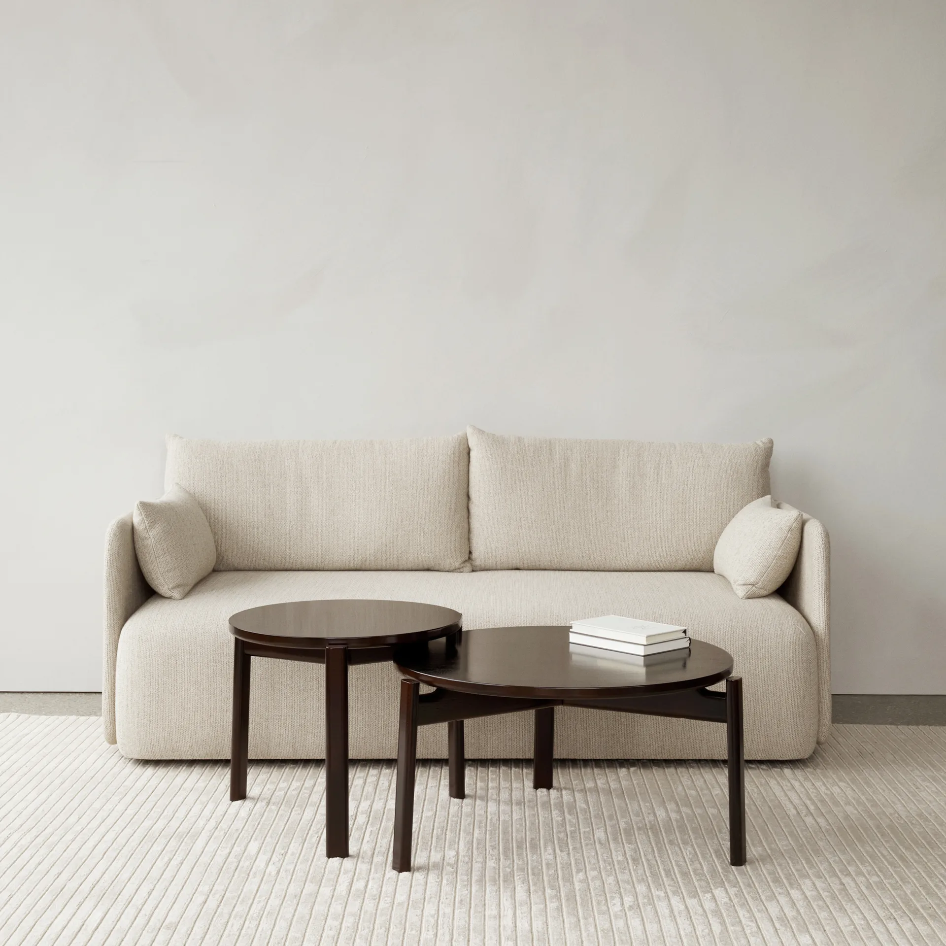 Tavolino Passage Ø 50 cm, Rovere laccato scuro Audo Copenhagen