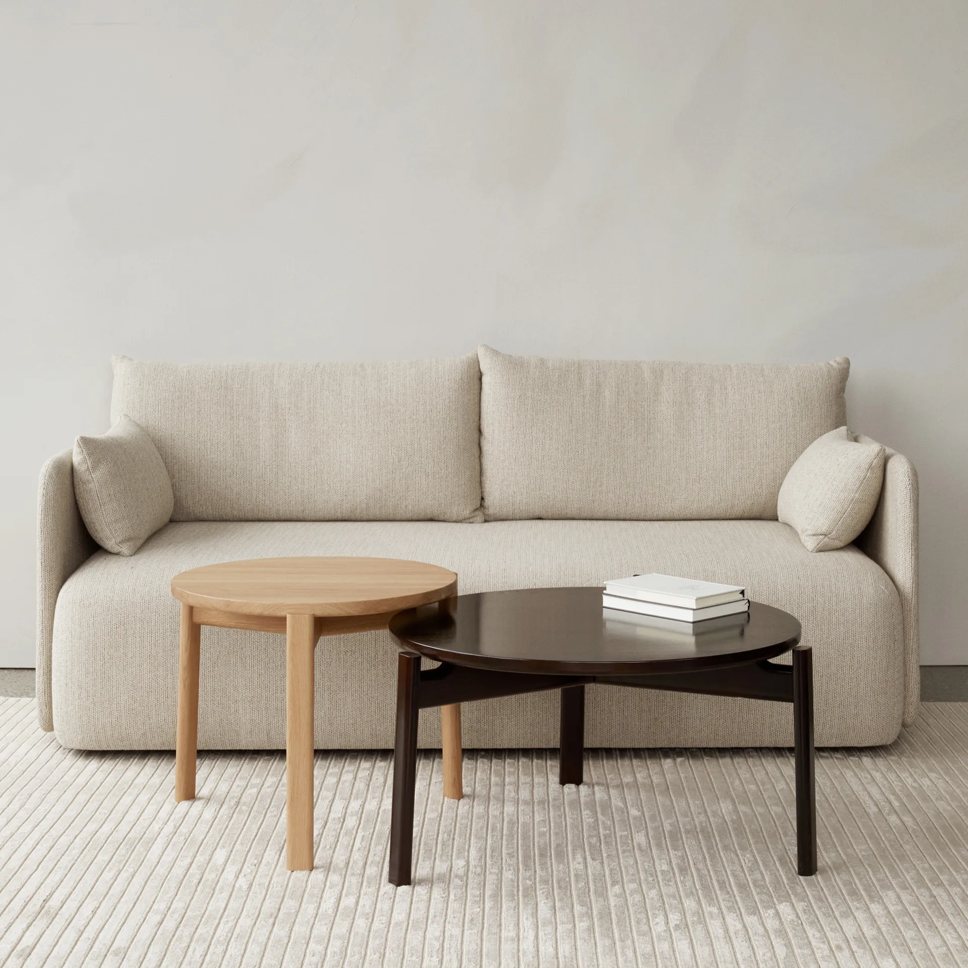 Tavolino Passage Ø 70 cm, Rovere laccato scuro Audo Copenhagen