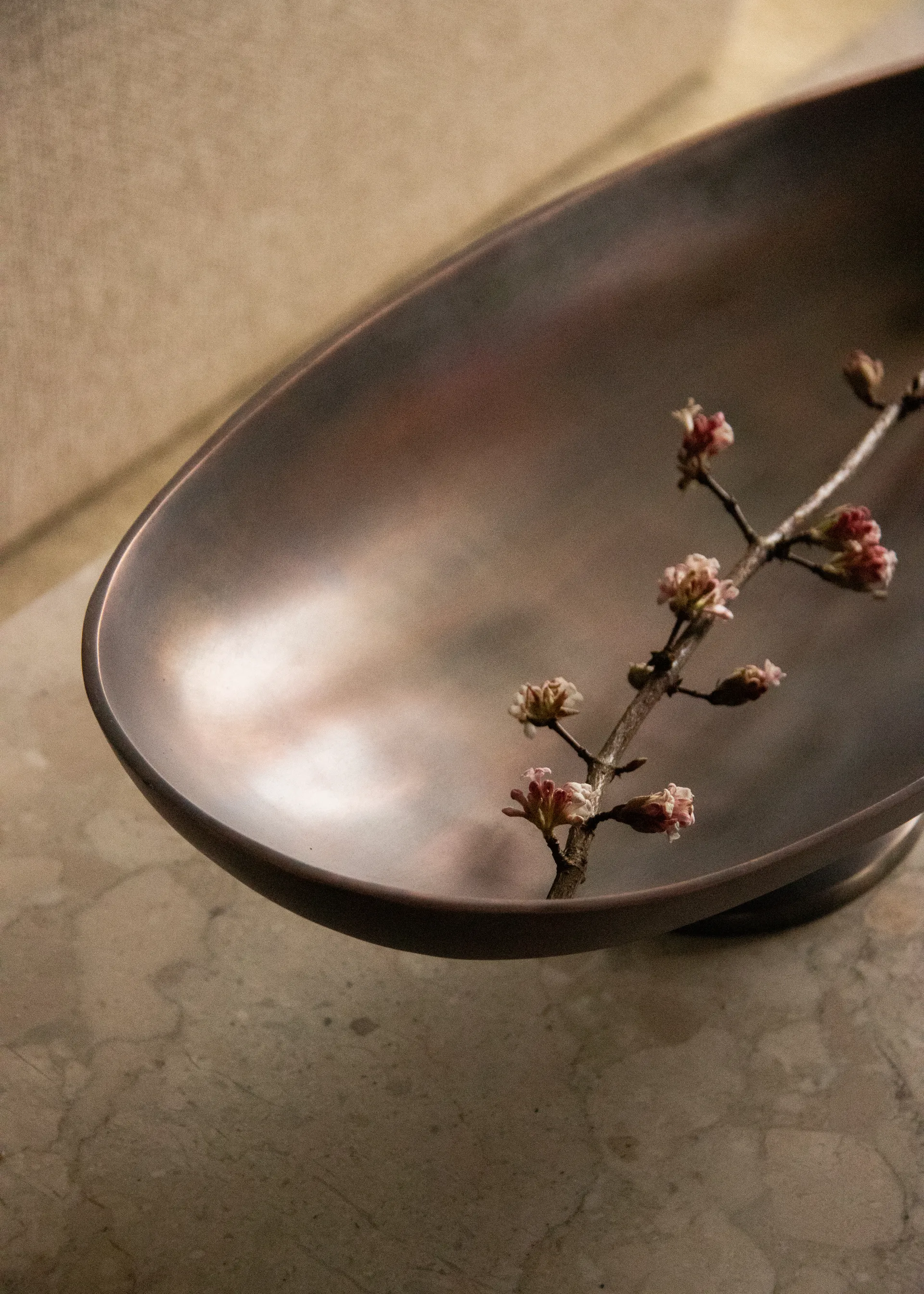 Vassoio da portata Pavot con piedistallo, Marrone Audo Copenhagen