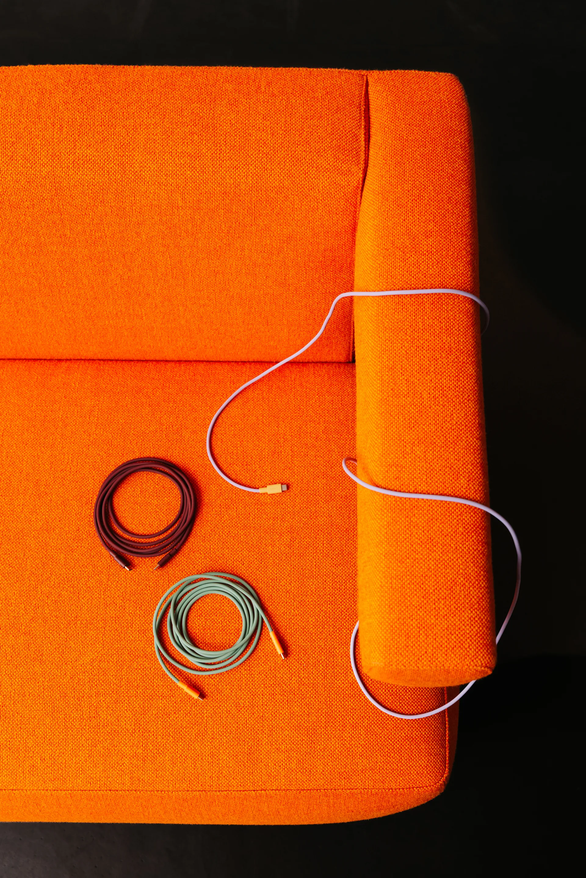 Cavo AVOLT x Bauhaus-Archiv 1 USB C a USB C, Mulberry Red Avolt