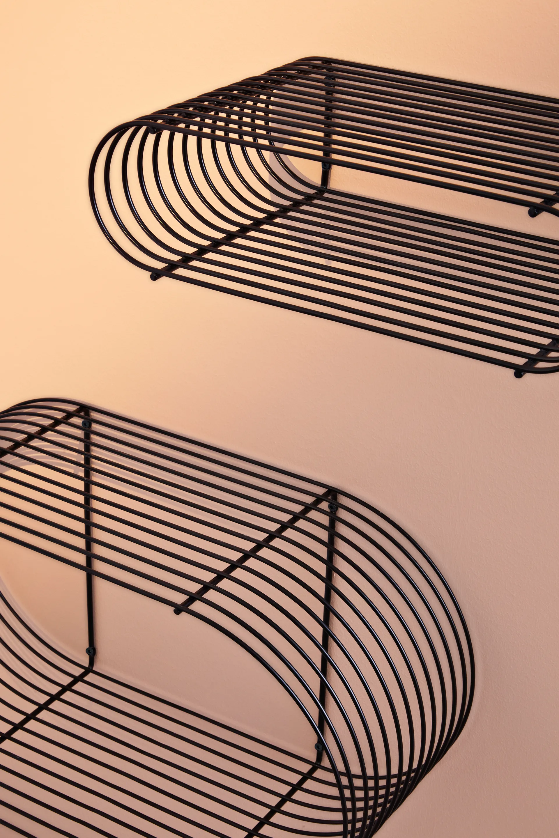 Mensola Curva , Nero AYTM